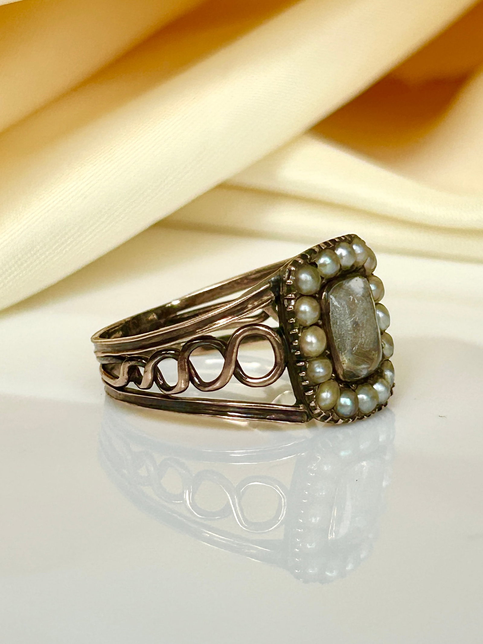Antique georgian era pearl and crystal gold mourning band ring with inscirption - 3