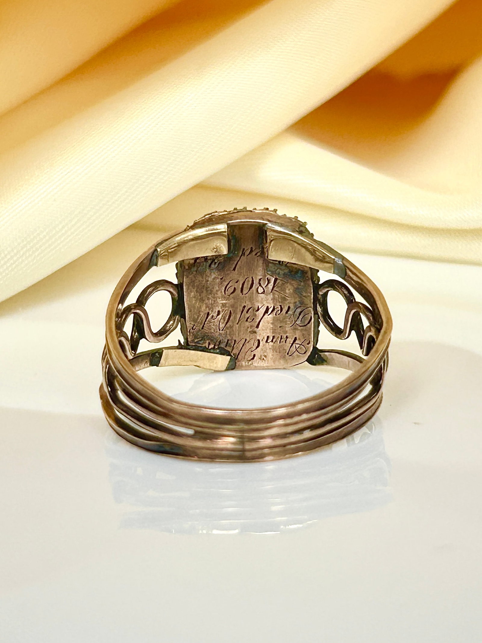Antique georgian era pearl and crystal gold mourning band ring with inscirption - 4