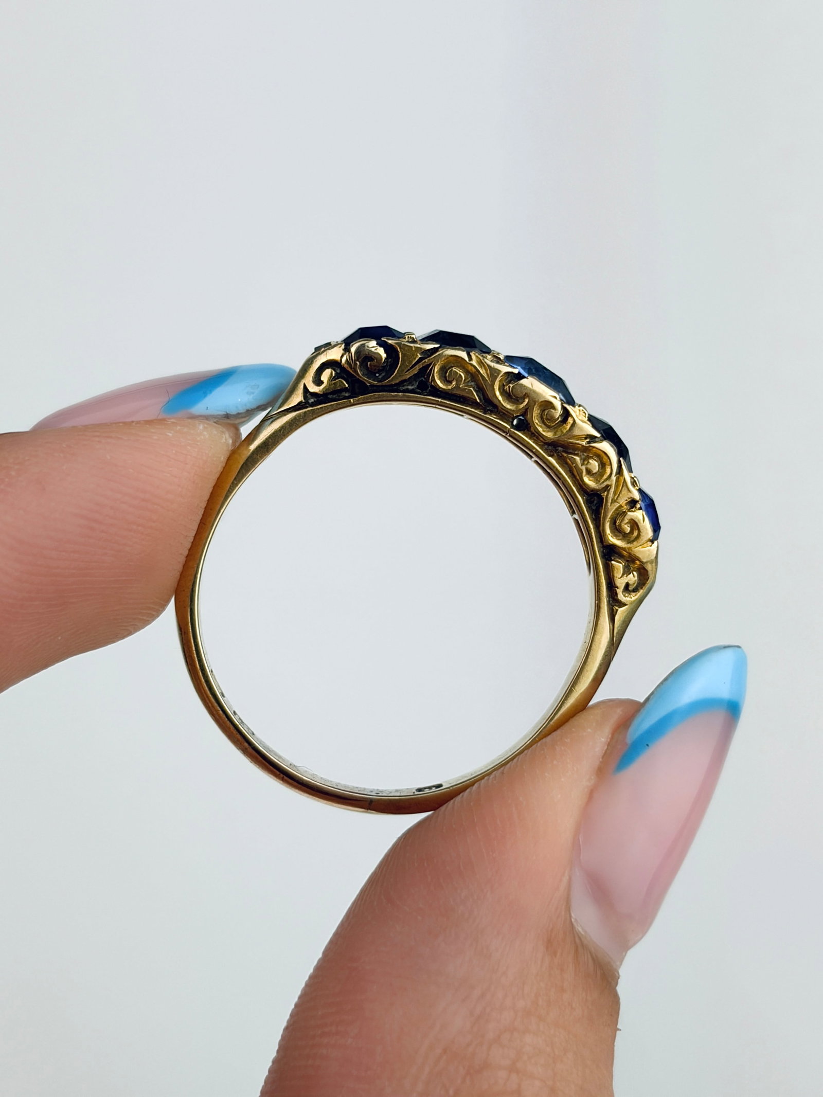 Antique Chunky 18ct Yellow Gold Sapphire and Diamond Points Five Stone Ring - 7