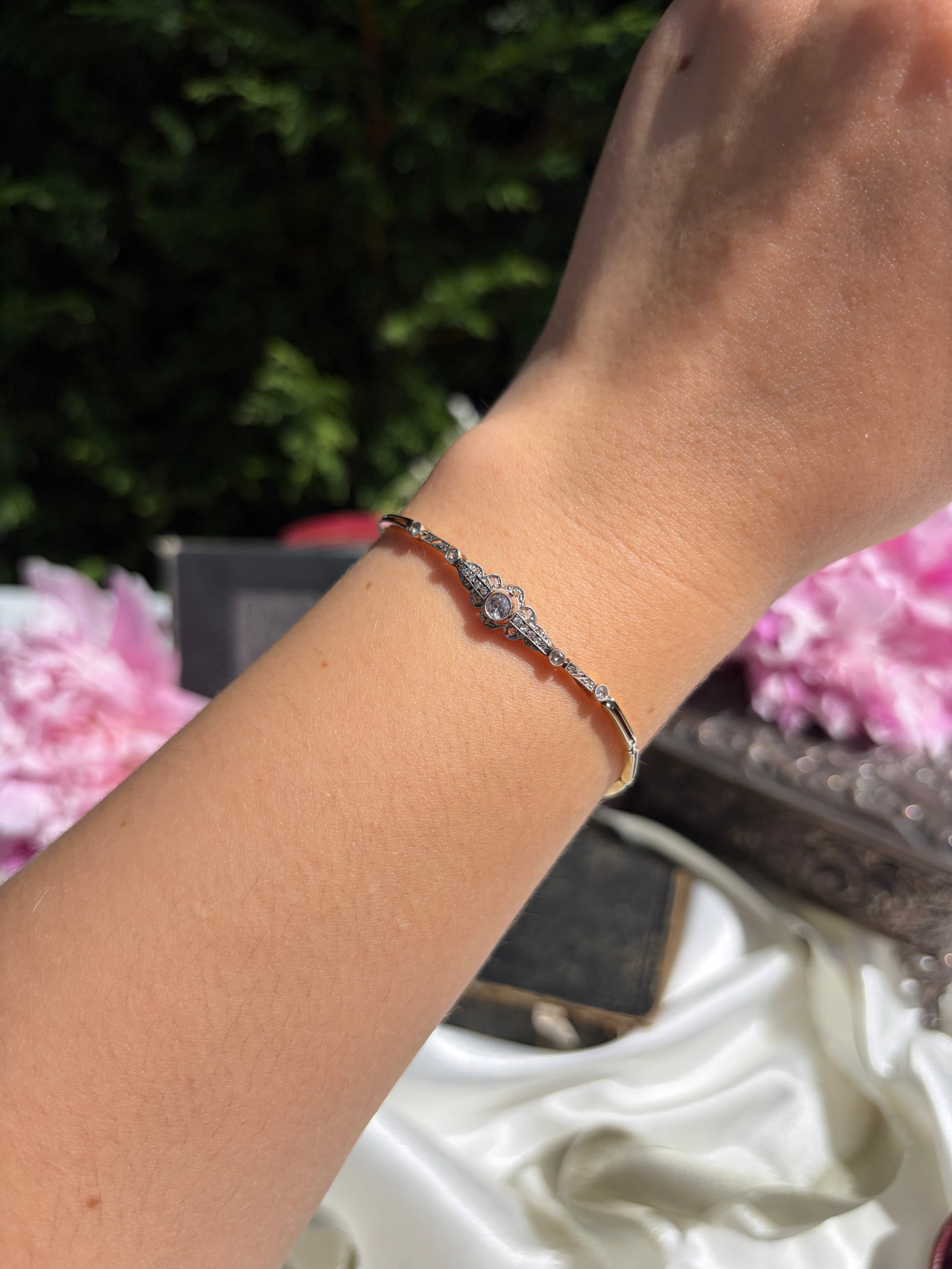 Antique Art Deco Era 18ct Yellow Gold Diamond Flower Bracelet - 3