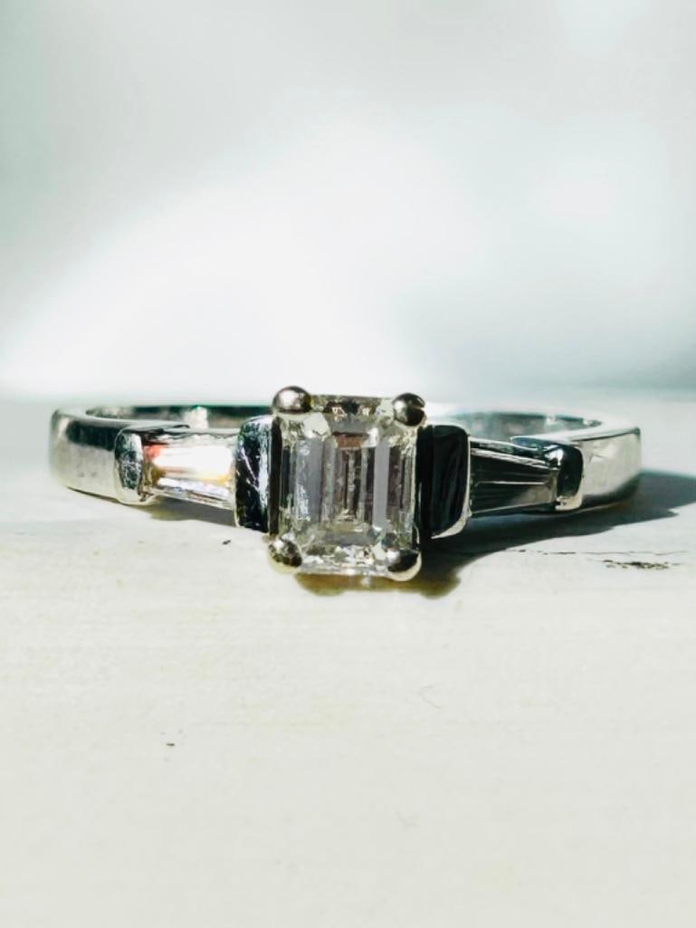*Vintage Diamond and 18 Carat White Gold Solitaire Ring - 4
