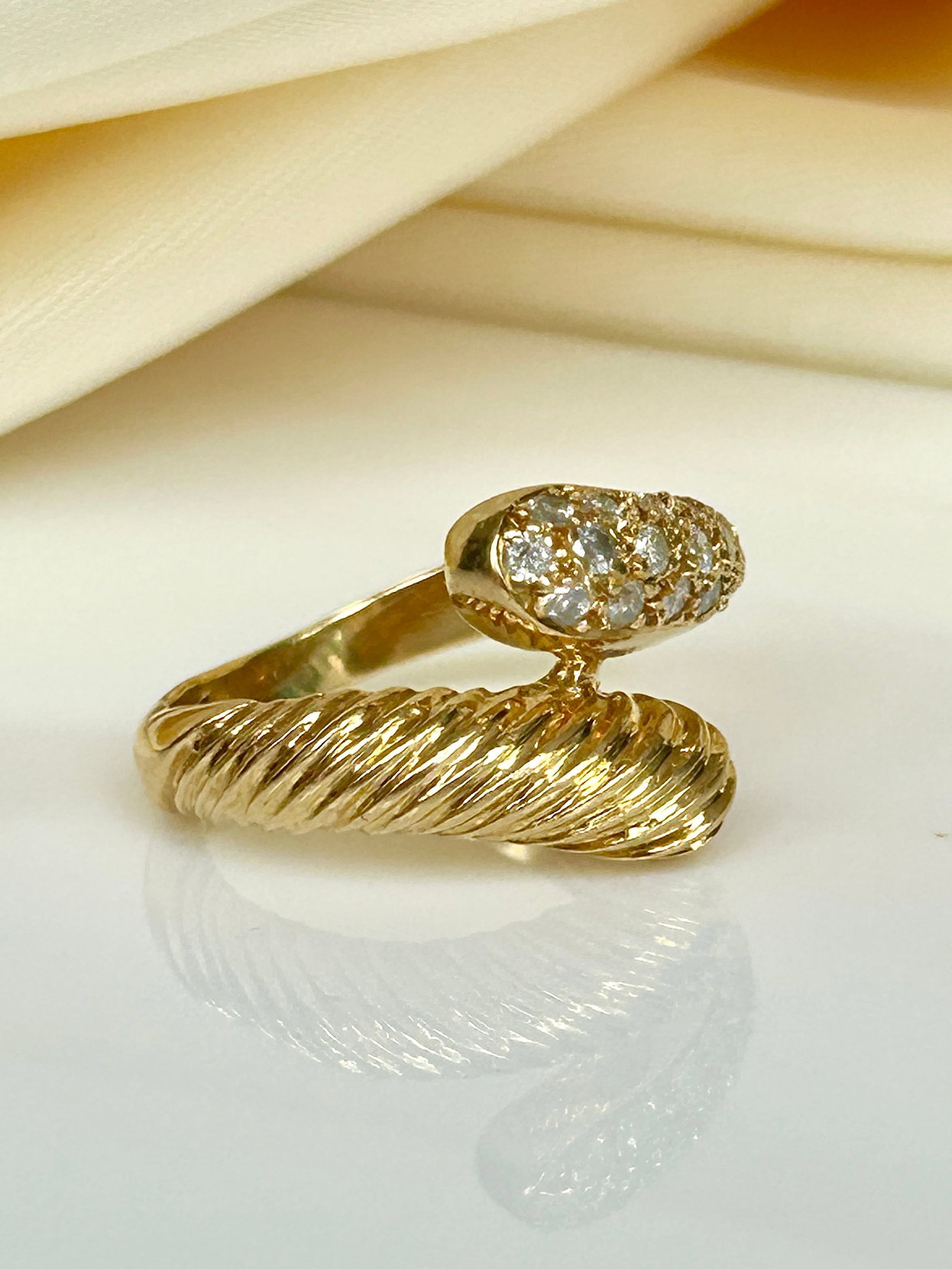 High quality 18ct yellow gold diamond snake design ring - 10