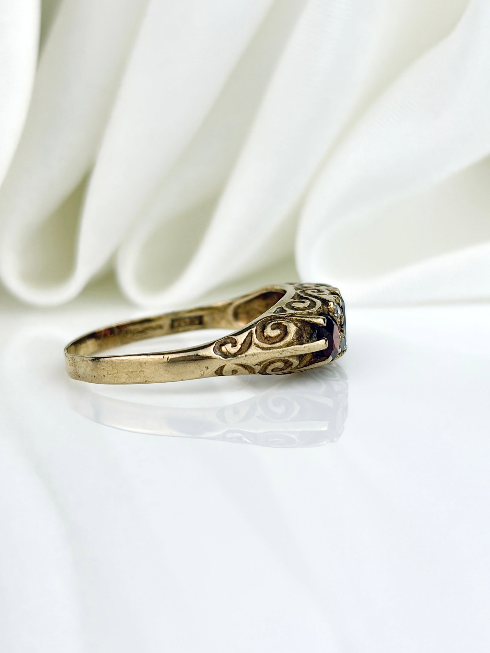 Vintage 9ct Yellow Gold Garnet and White Stone 5 Stone Ring - 2