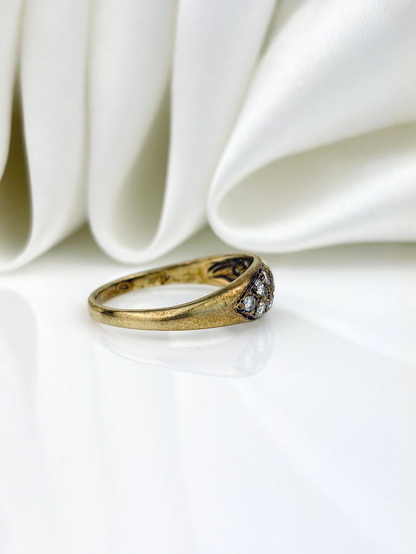 VINTAGE 14CT YELLOW GOLD DIAMOND ENCRUSTED BAND RING - 2