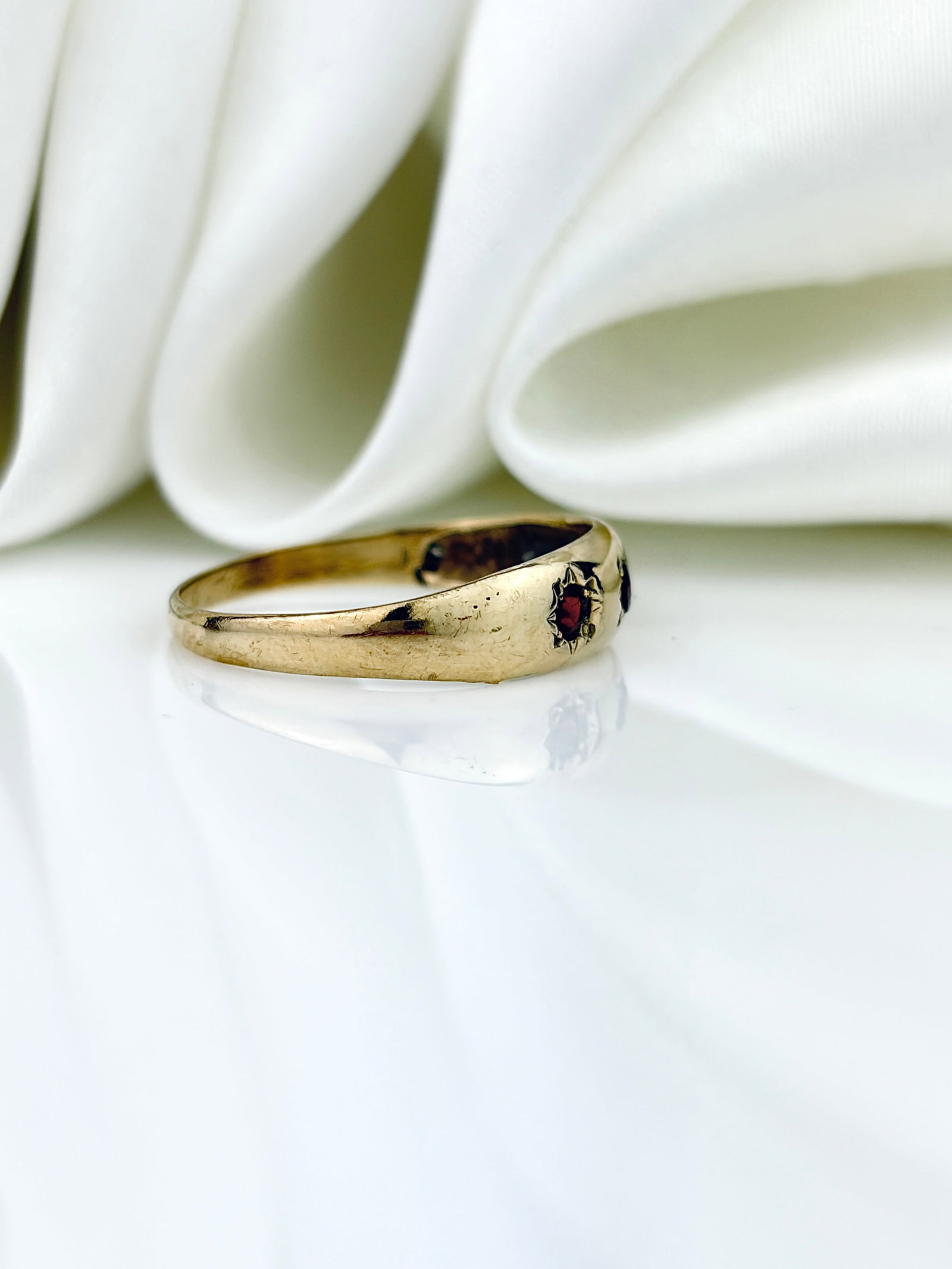 VINTAGE 9CT YELLOW GOLD GARNET 3 STONE STAR RING - 3