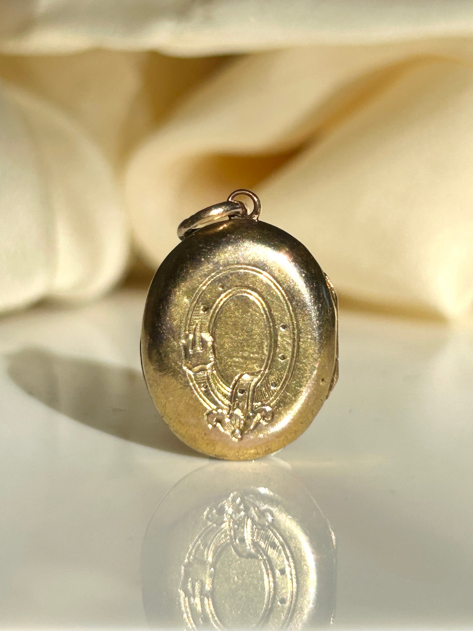 Sweet Antique 9ct gold blue enamel locket pendant - 5