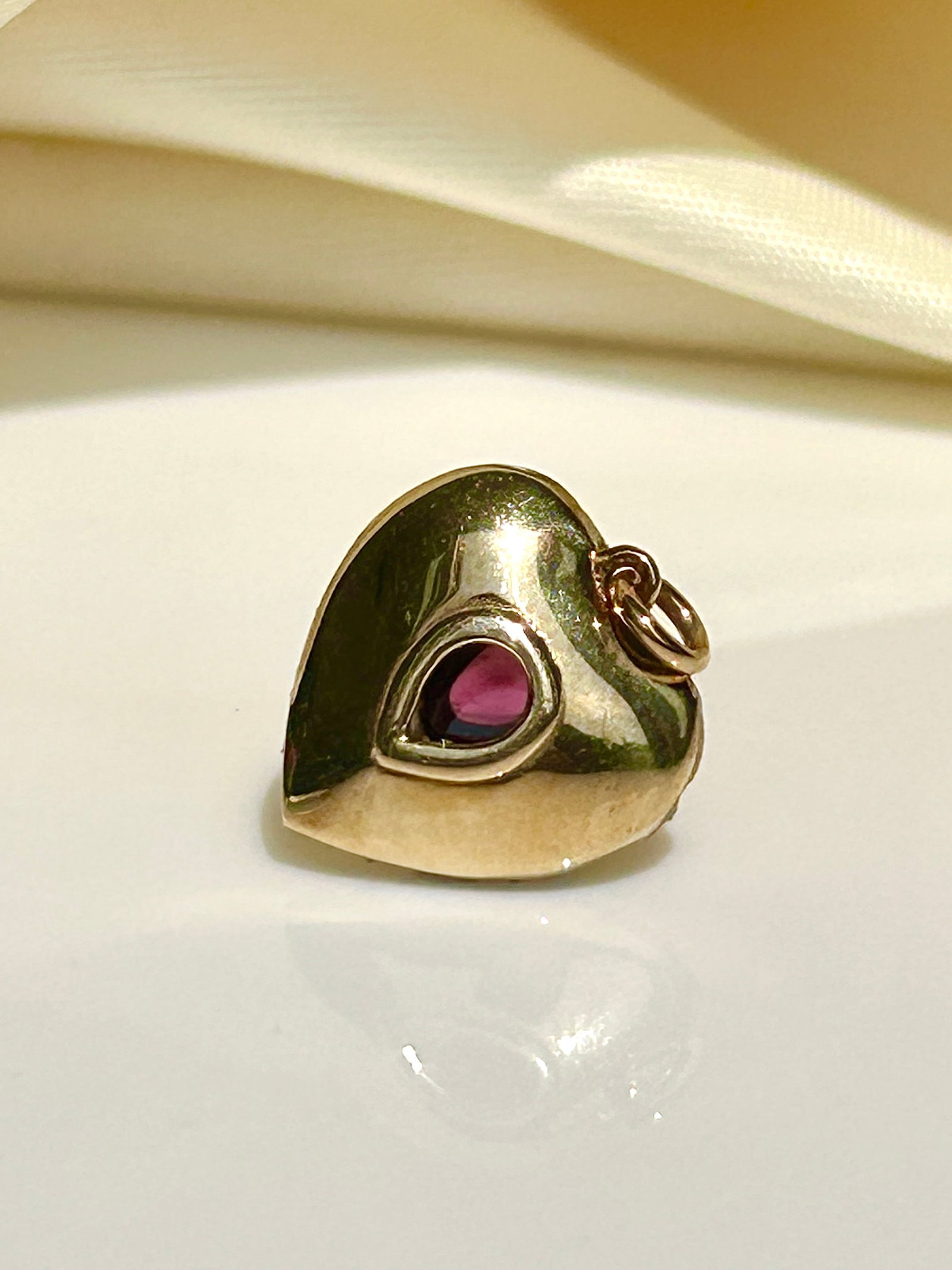 Sweet gold cabochon garnet and diamond encrusted heart pendant - 4