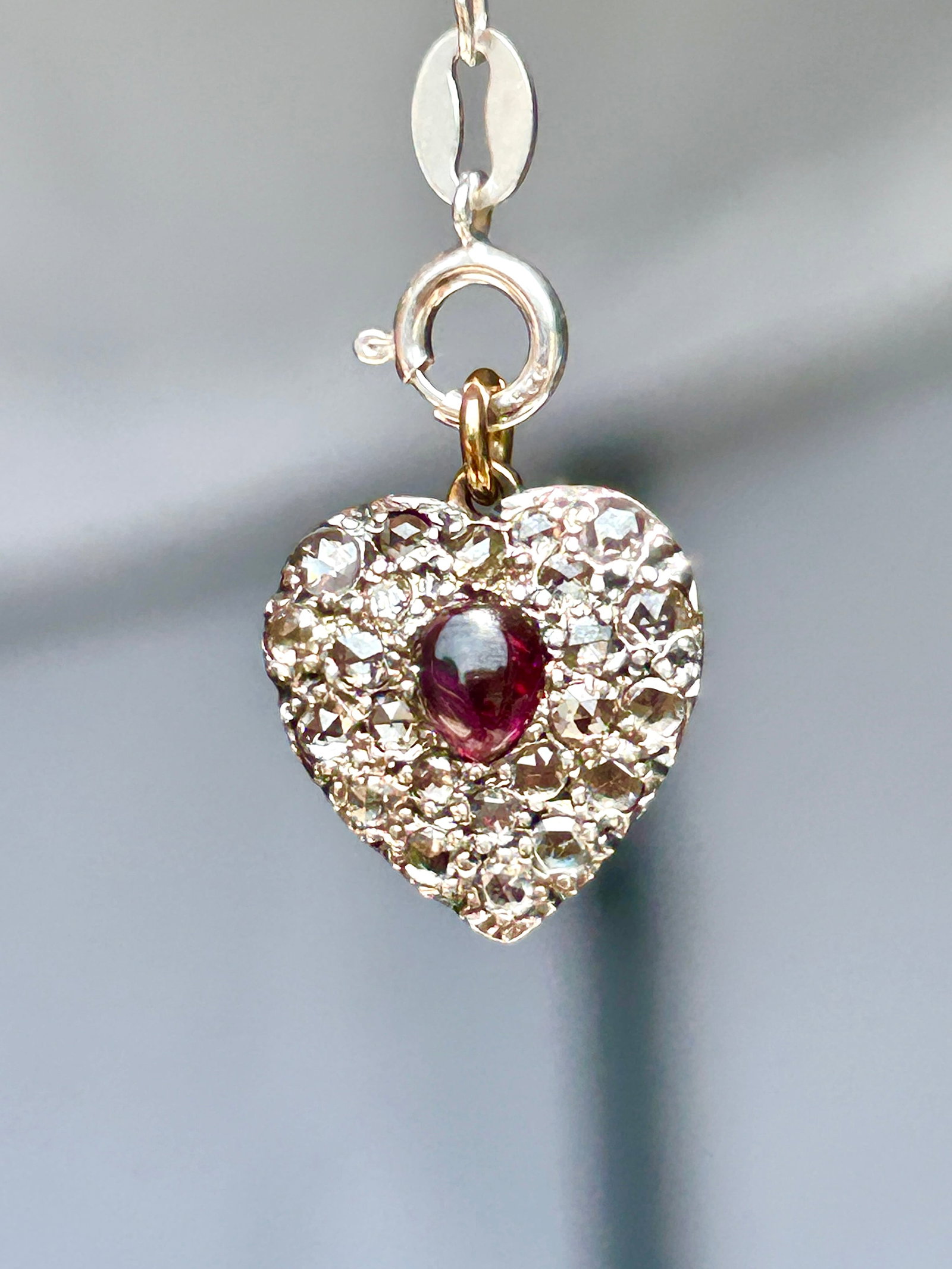 Sweet gold cabochon garnet and diamond encrusted heart pendant - 5