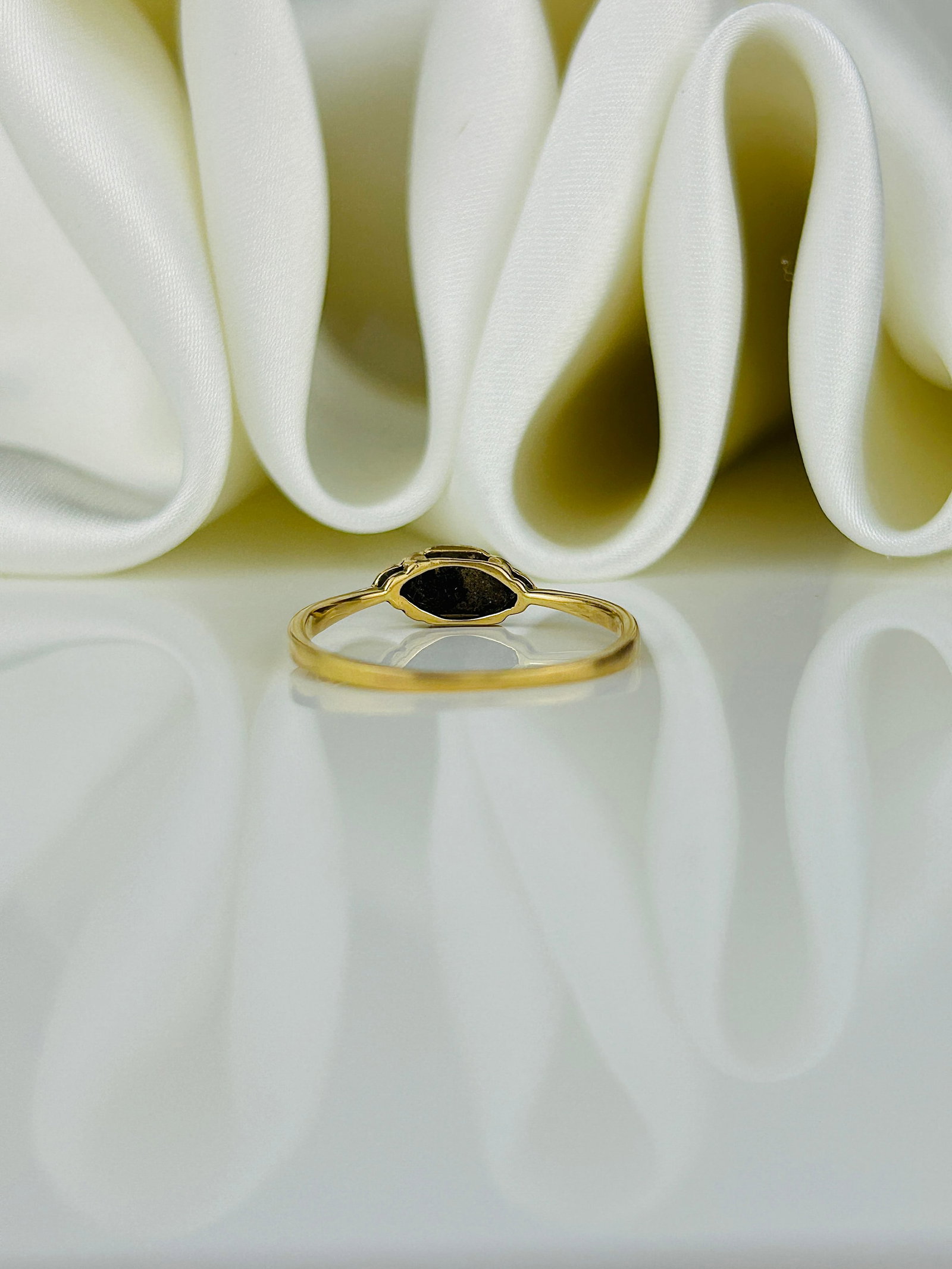Antique 18ct Gold and Platinum Diamond 3 Stone Ring - 3