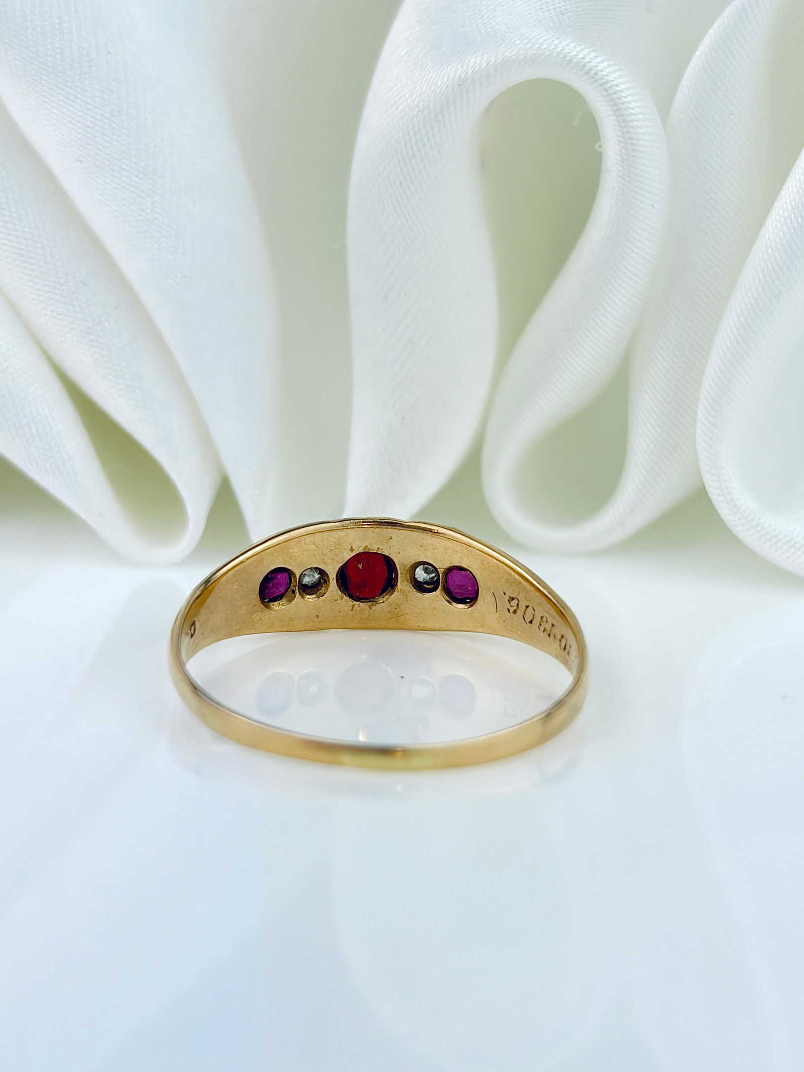 ANTIQUE 18CT YELLOW GOLD GARNET, RUBY AND DIAMOND 5 STONE RING - 3