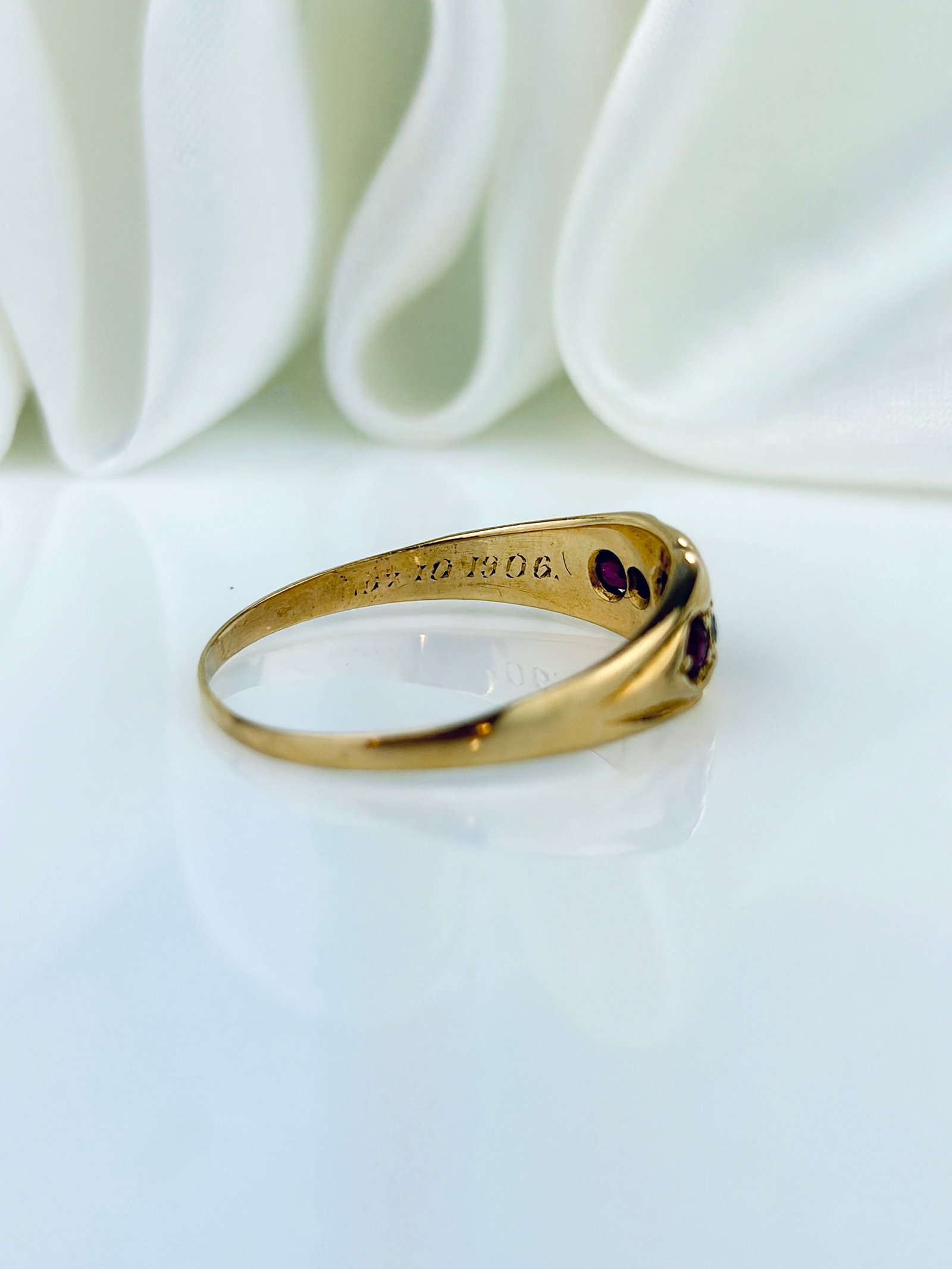 ANTIQUE 18CT YELLOW GOLD GARNET, RUBY AND DIAMOND 5 STONE RING - 4