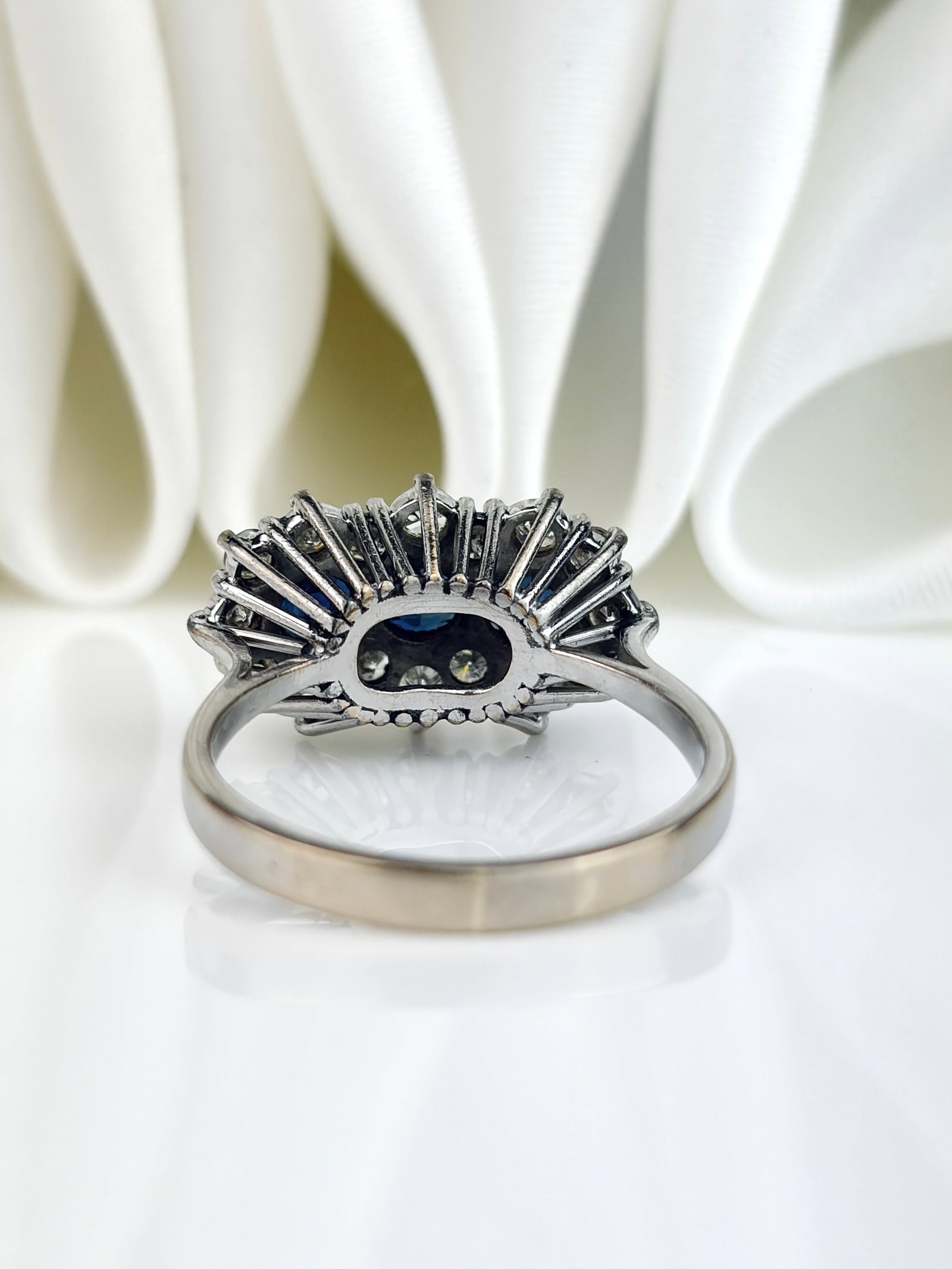 Chunky Vintage 18ct White Gold Sapphire and Diamond Triple Cluster Ring - 3
