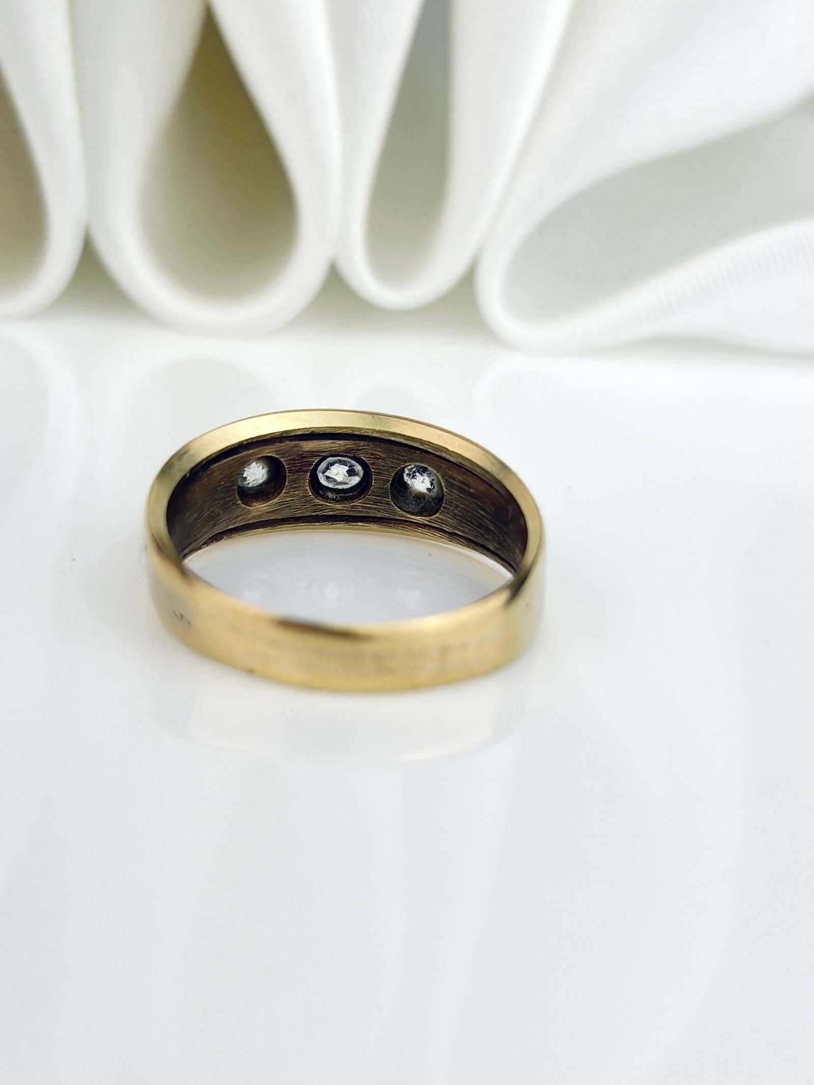 Antique Gold Diamond 3 Stone Ring - 3