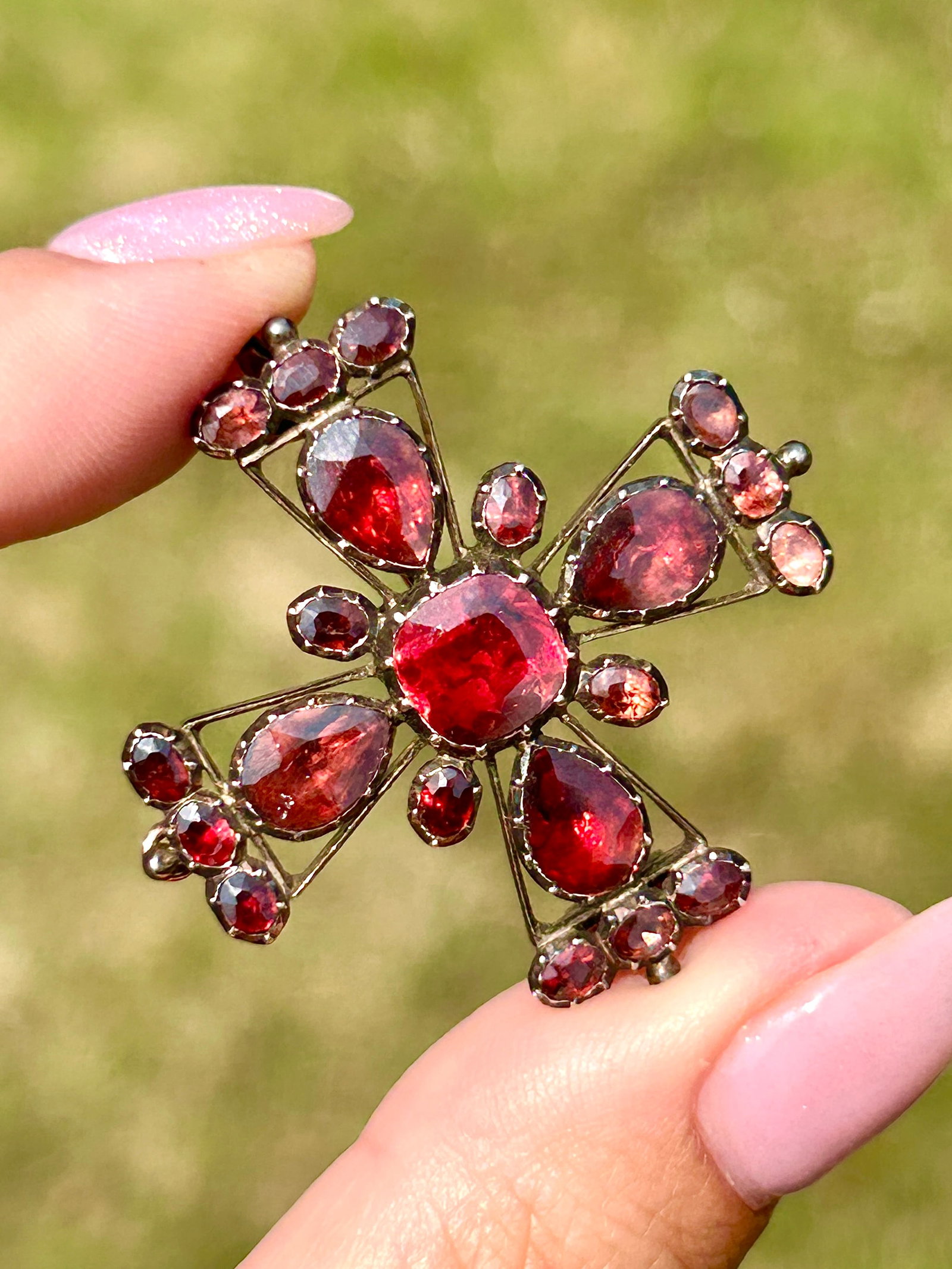 Large antique gold foiled back flat cut garnet ross brooch / pendant - 6