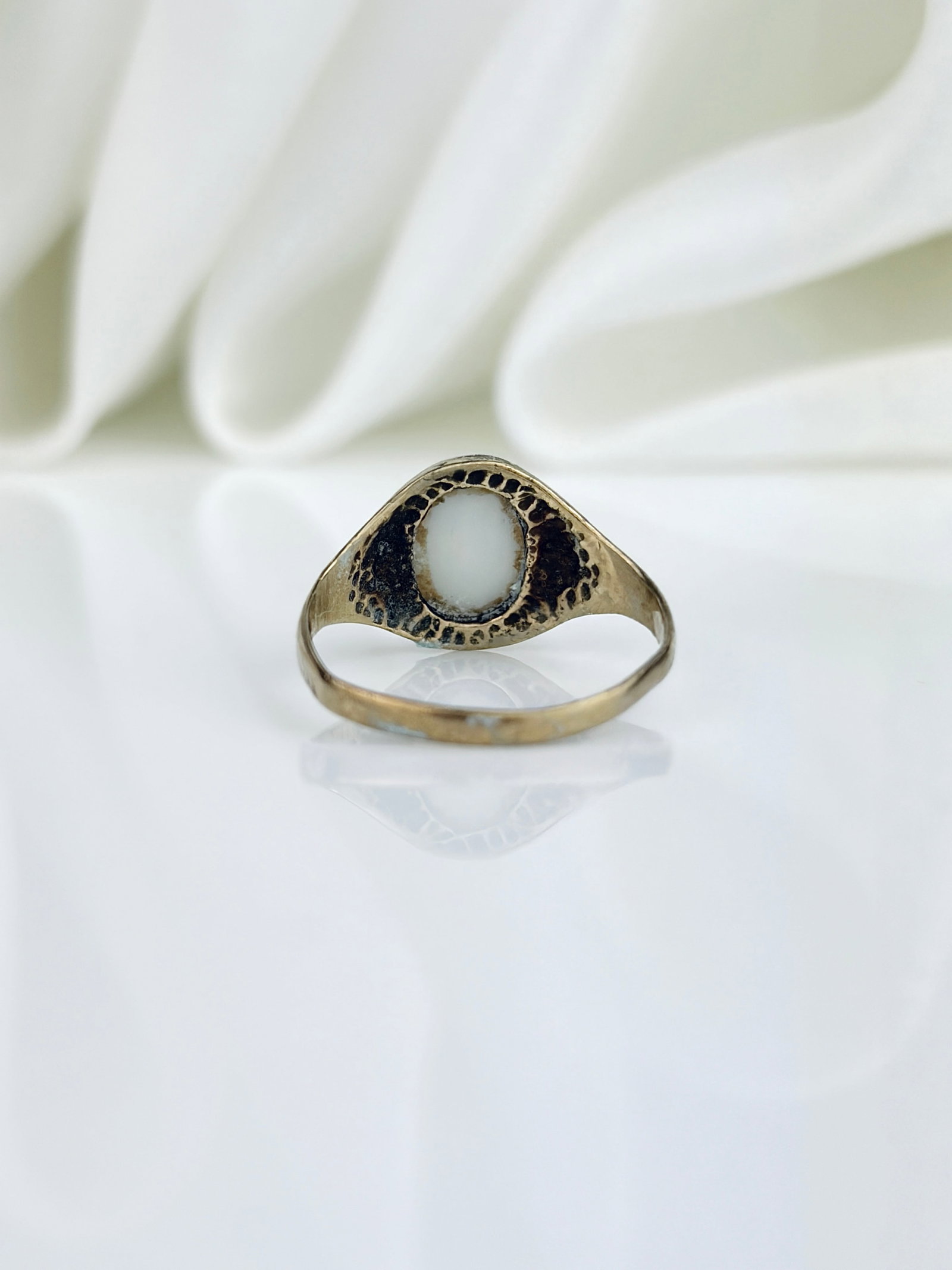 Small Size Opal Signet Ring in 9ct Yellow Gold - 3