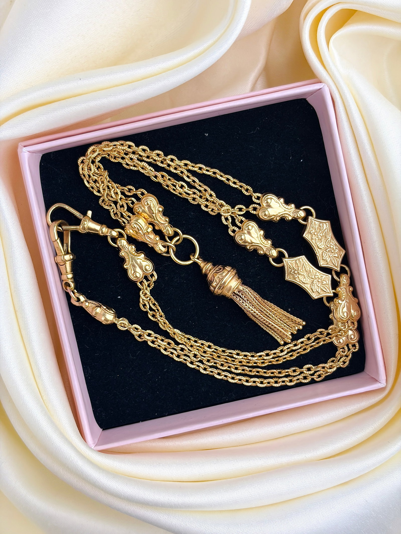 Wonderful 9ct Yellow Gold Tassel Pendant Chain - 7
