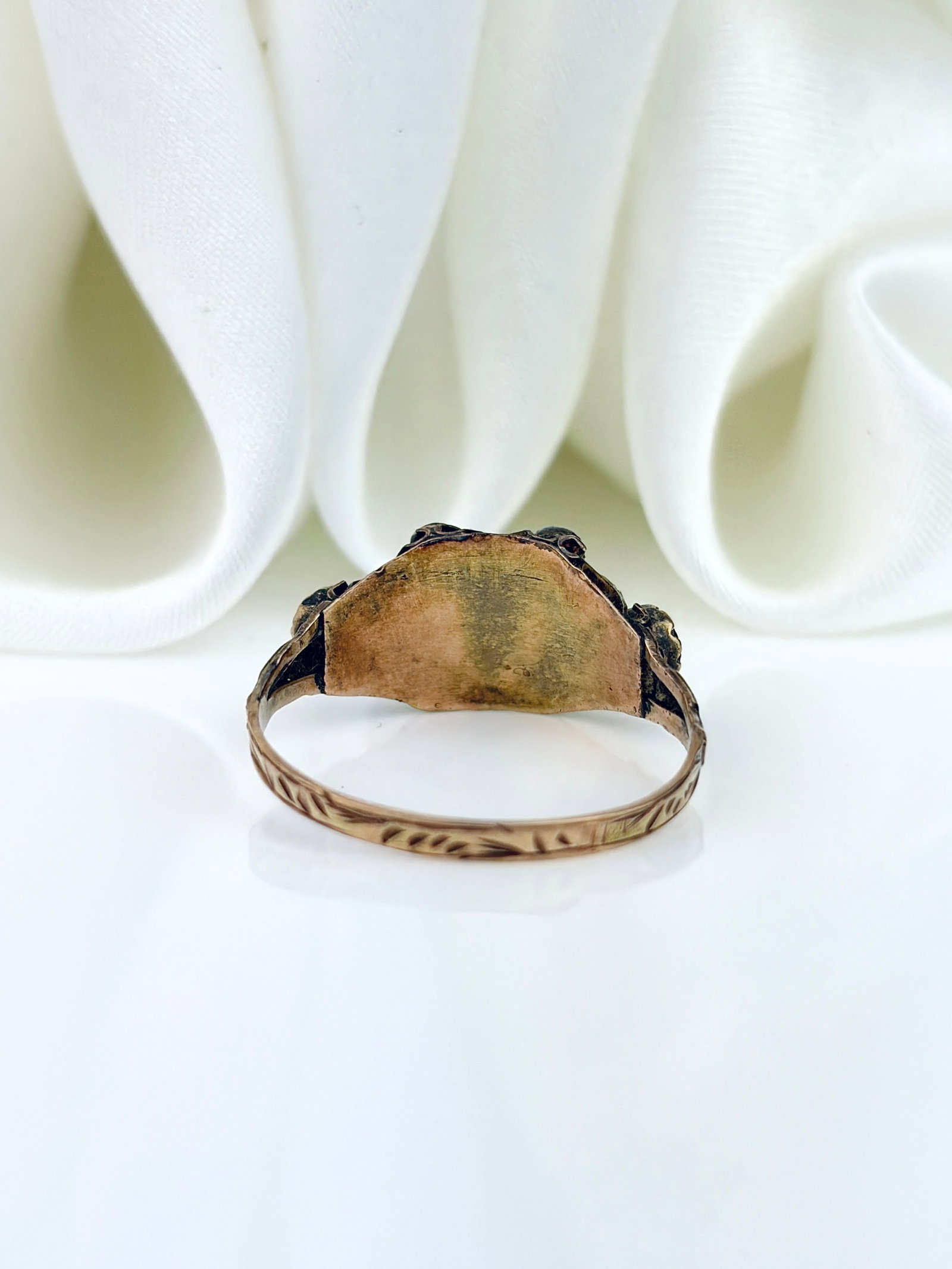 ANTIQUE 9CT GOLD PEARL AND GREEN AND PURPLE PASTE RING - 3