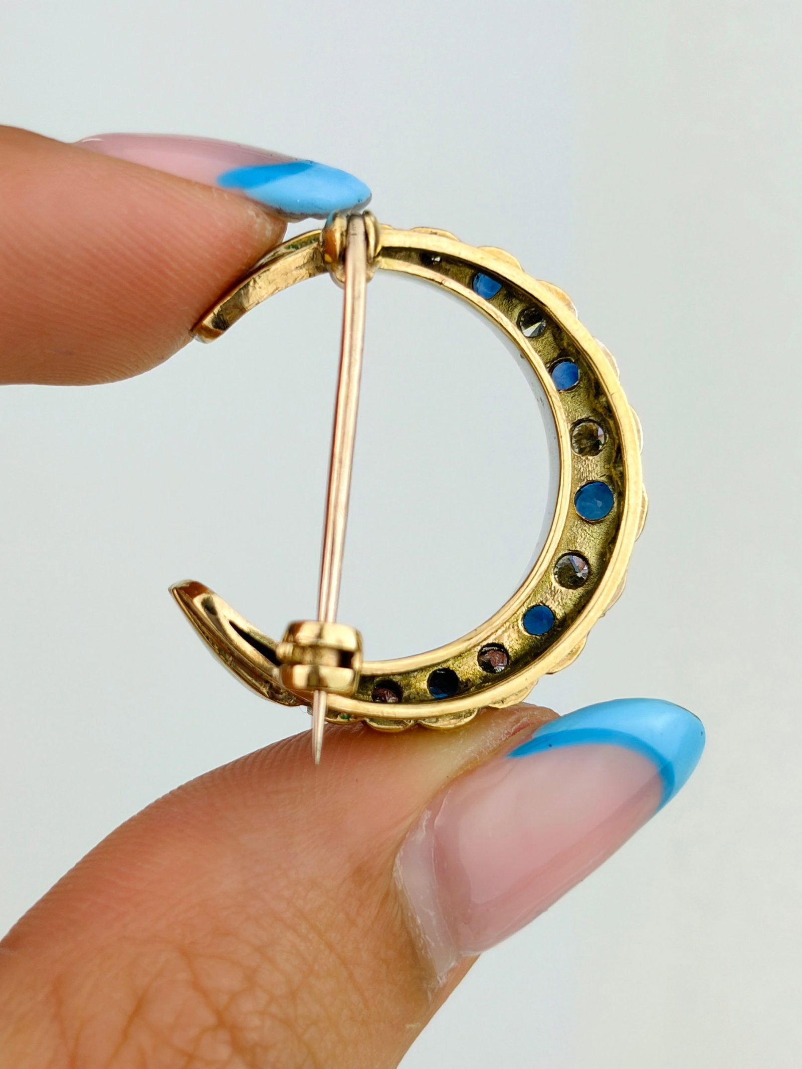 Vintage 9ct Gold Sapphire and Diamond Crescent Brooch - 3