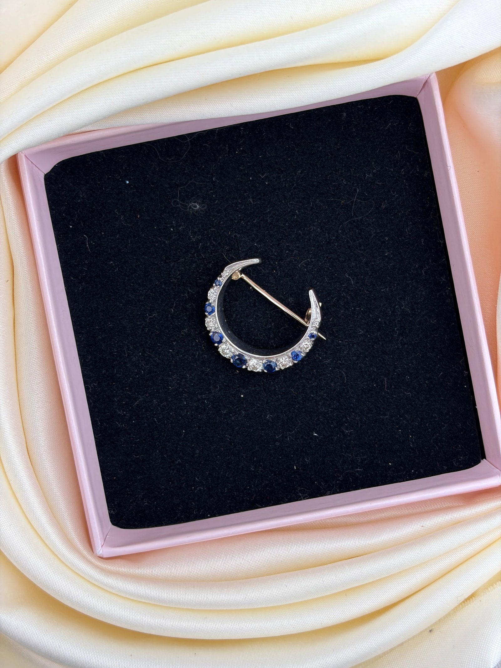 Vintage 9ct Gold Sapphire and Diamond Crescent Brooch - 5