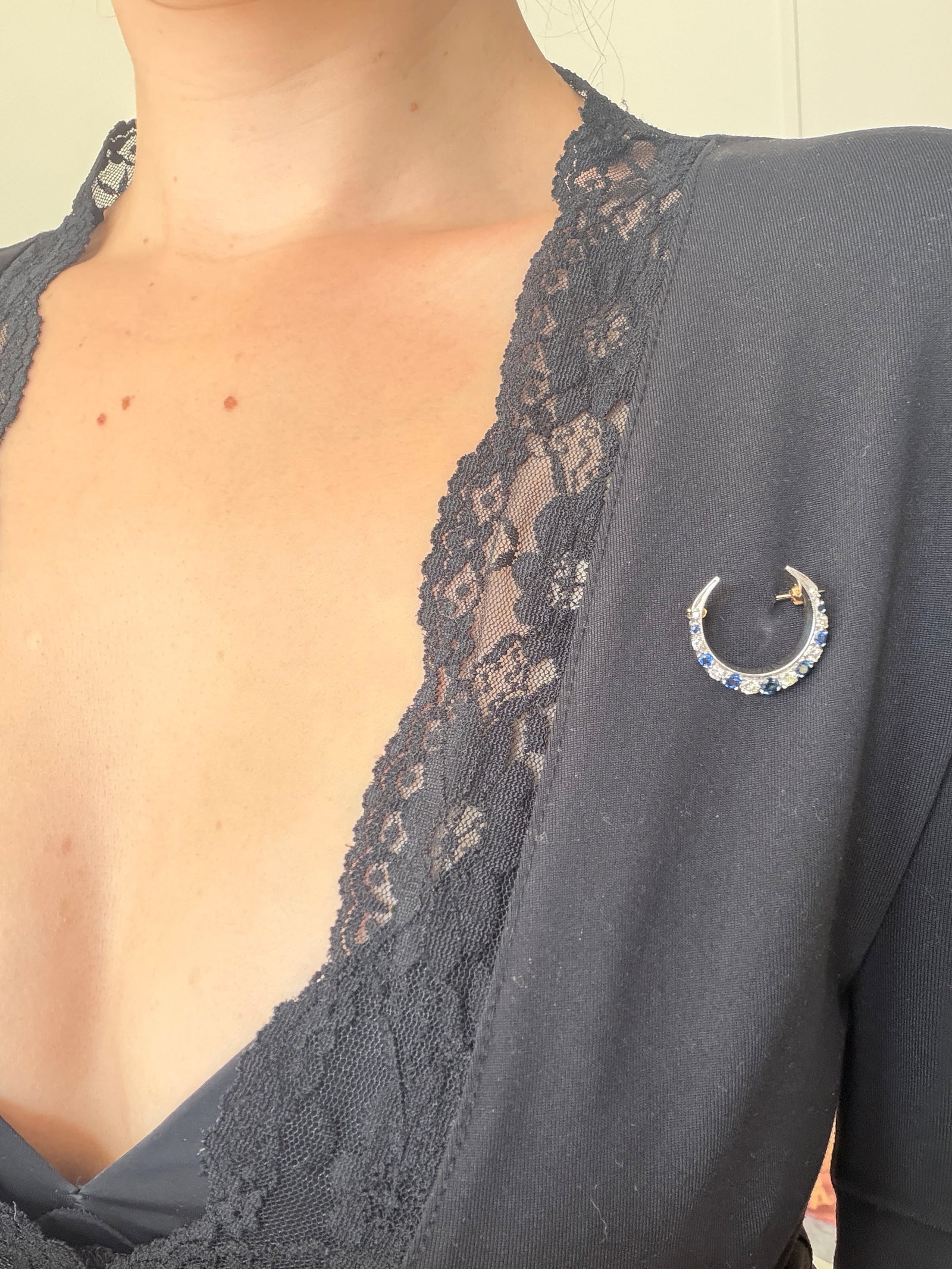 Vintage 9ct Gold Sapphire and Diamond Crescent Brooch - 6