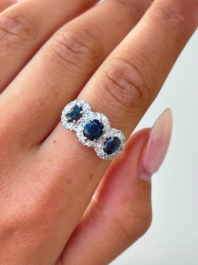 Chunky 18ct yellow gold sapphire and diamond triple cluster ring - 4