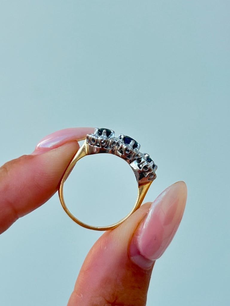 Chunky 18ct yellow gold sapphire and diamond triple cluster ring - 6