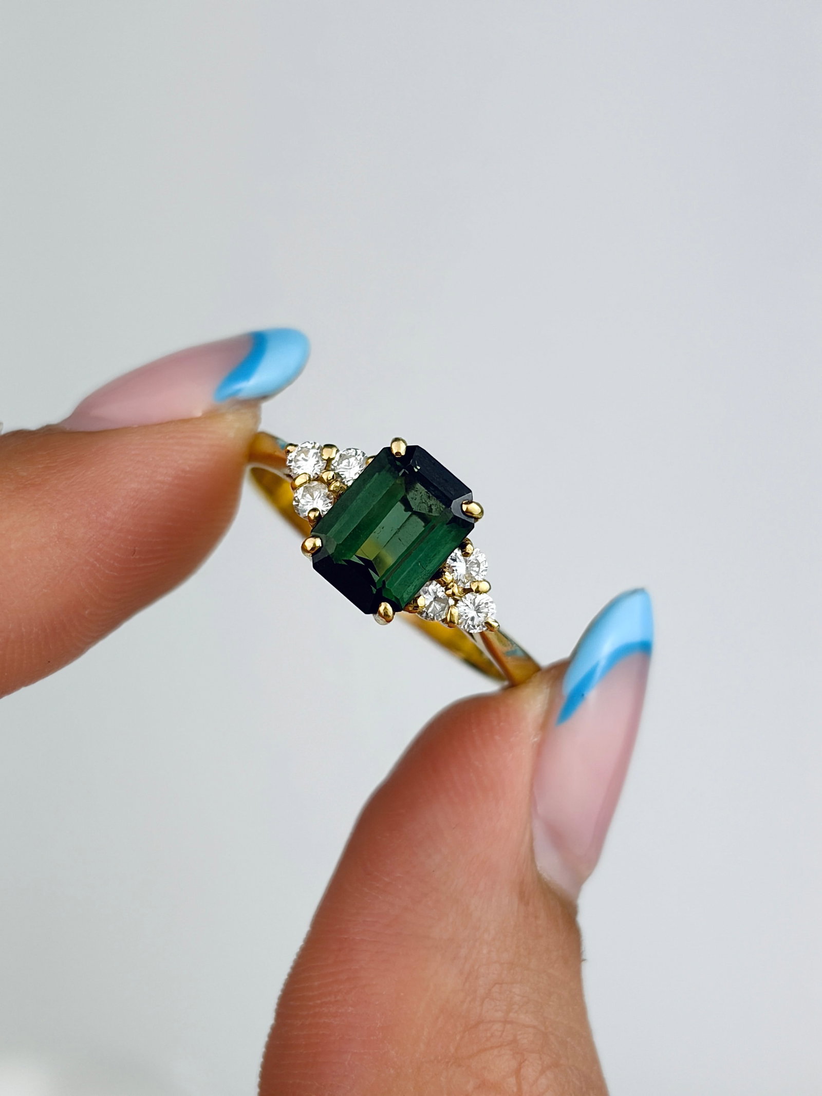 18ct Yellow Gold Green Tourmaline And Diamond Ring - 7