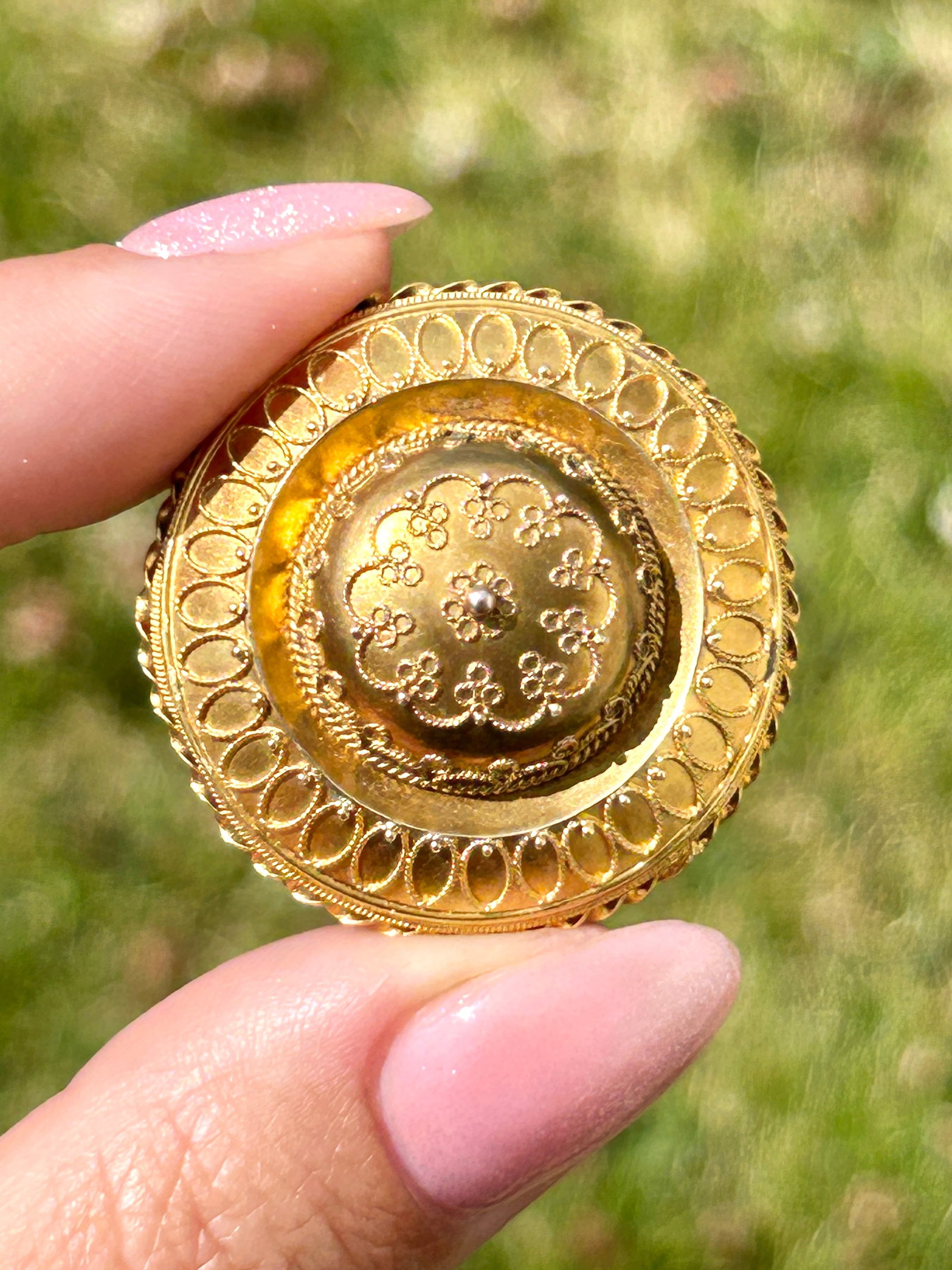 Antique 18ct yellow gold ornate design large target brooch with locket back - 7