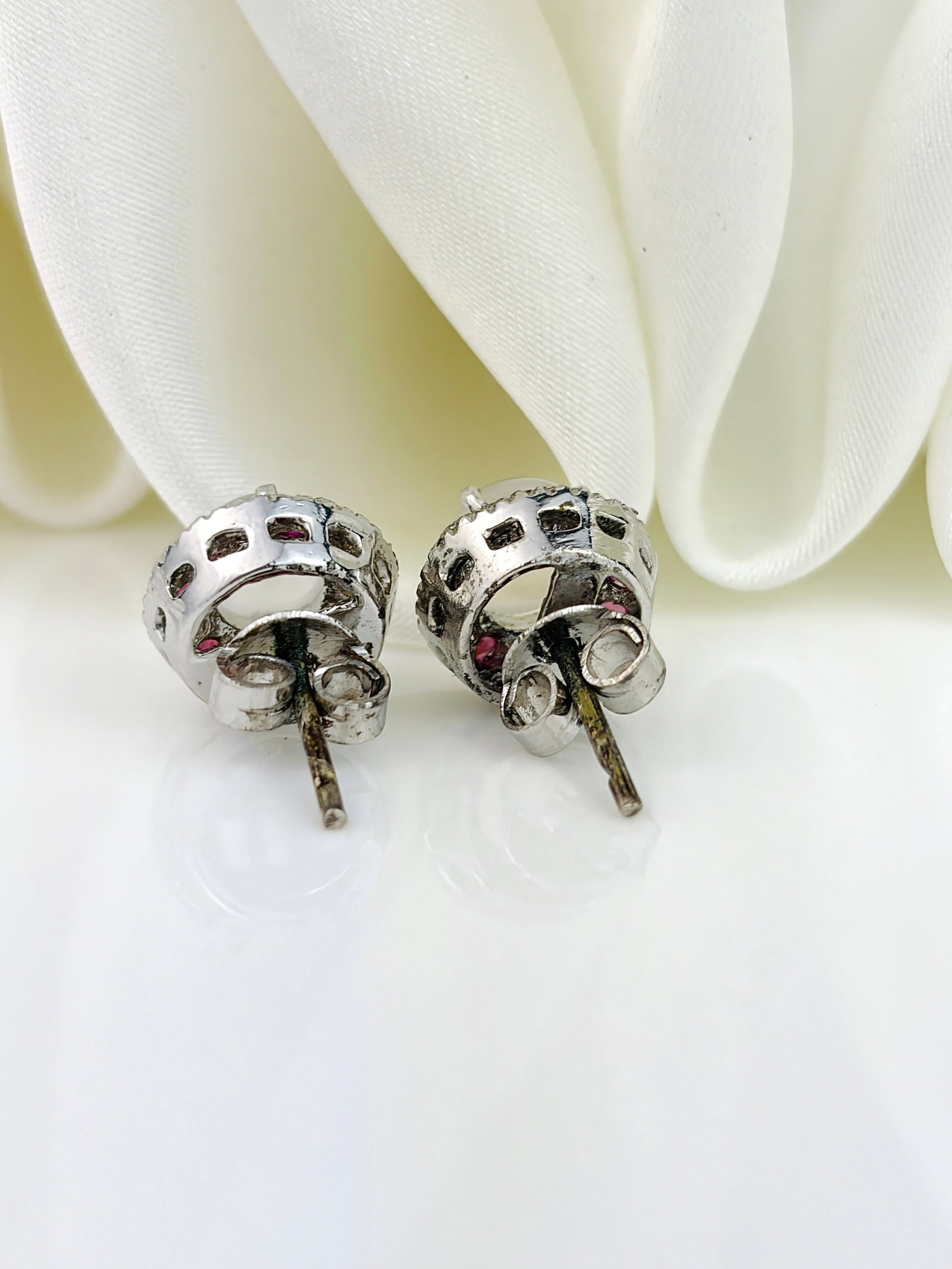 SWEET CABOCHON MOONSTONE AND RUBY CLUSTER STUD EARRINGS - 3