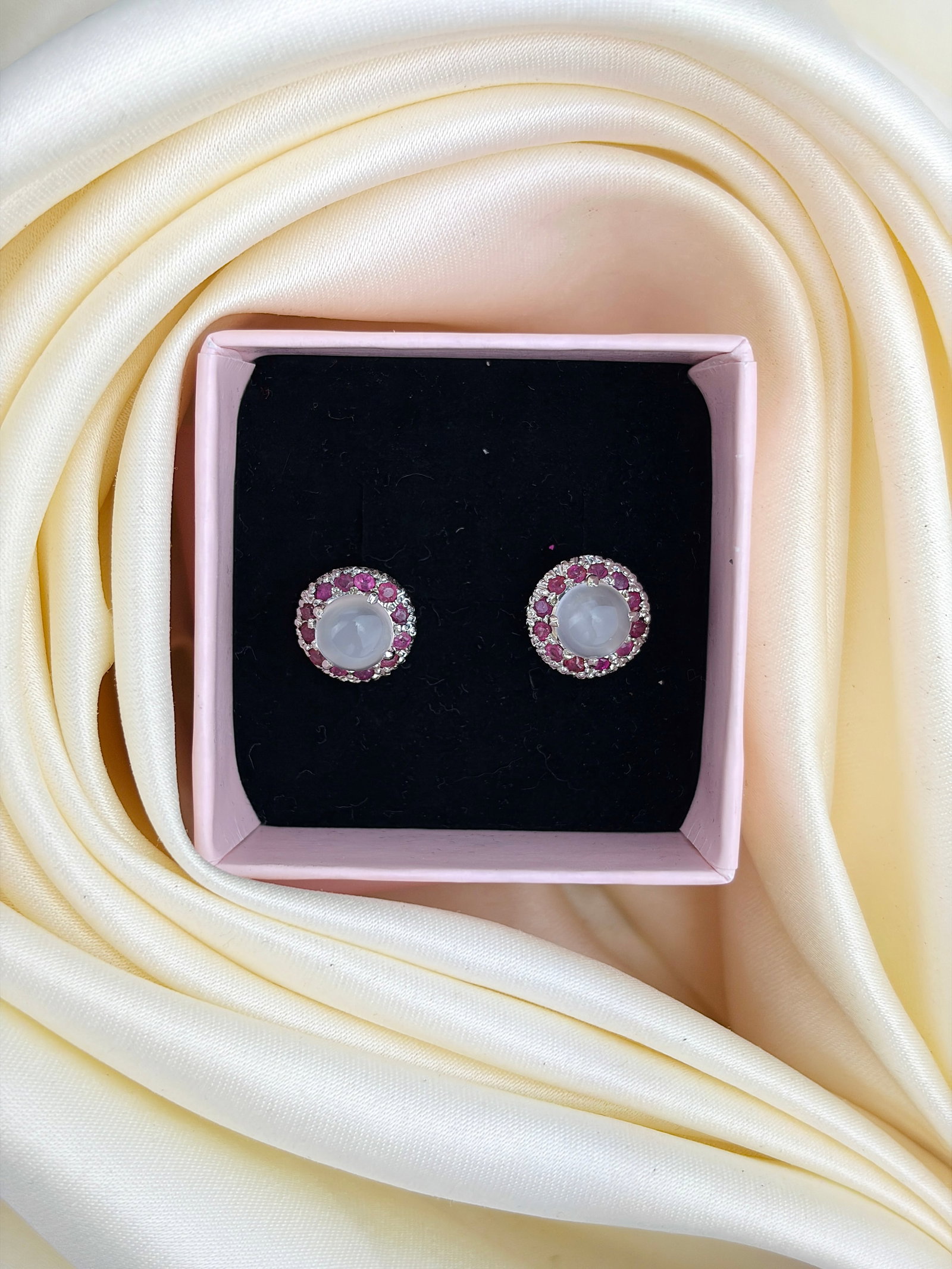 SWEET CABOCHON MOONSTONE AND RUBY CLUSTER STUD EARRINGS - 5