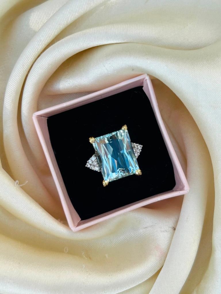 Huge Approx 20ct Aquamarine and Diamond Ring in 18ct Yellow Gold - 3