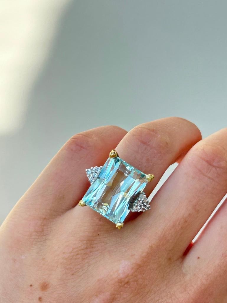 Huge Approx 20ct Aquamarine and Diamond Ring in 18ct Yellow Gold - 4