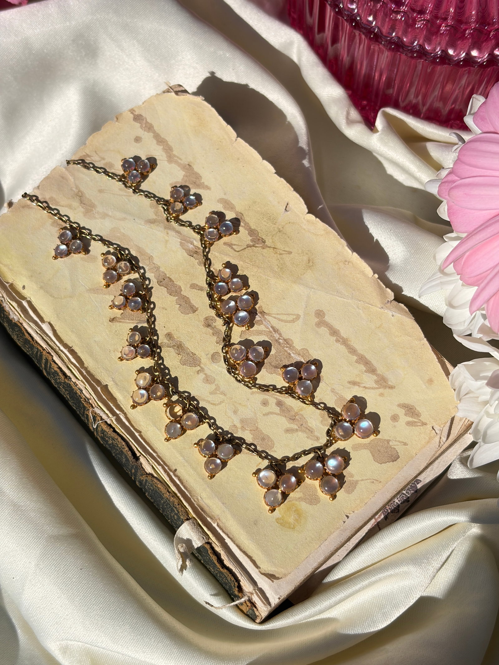 WONDERFUL BOXED ANTIQUE 18CT YELLOW GOLD MOONSTONE CLUSTER FRINGE NECKLACE - 2