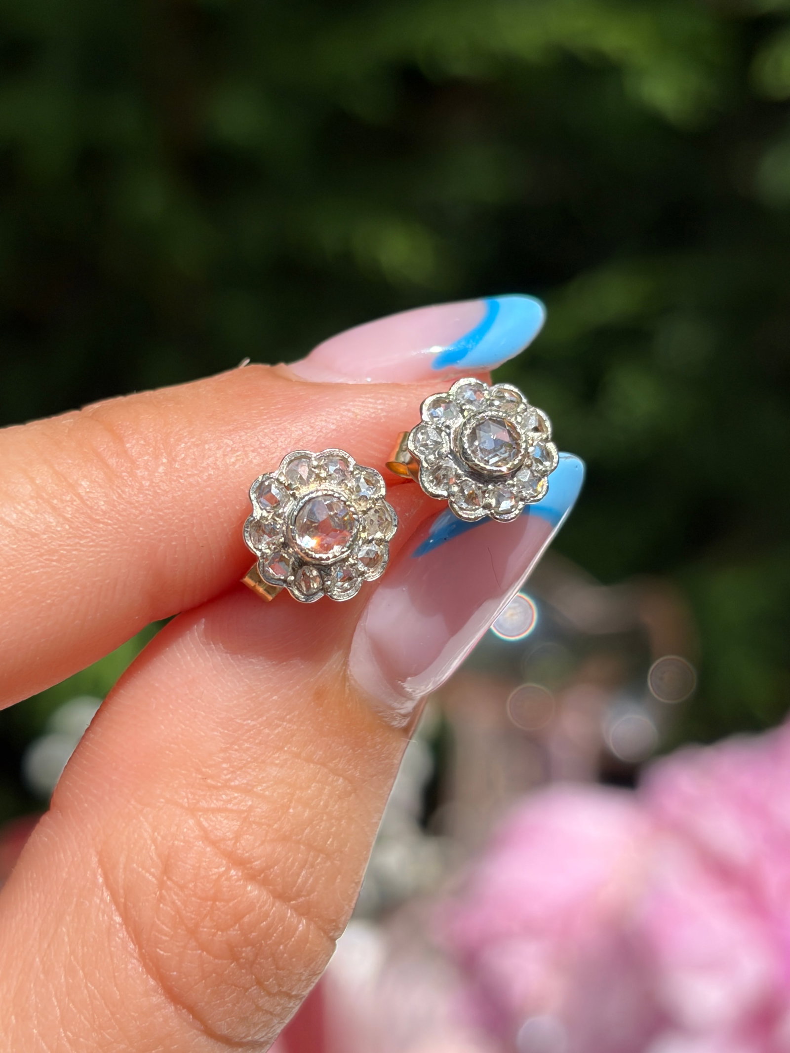 Sweet Diamond And gold Flower Cluster Stud Style Earrings - 3