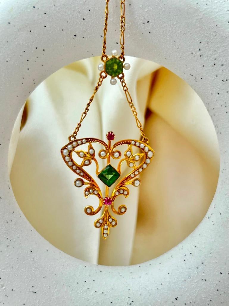 Amazing 15ct Yellow Gold Peridot Pearl and Ruby Pendant - 4