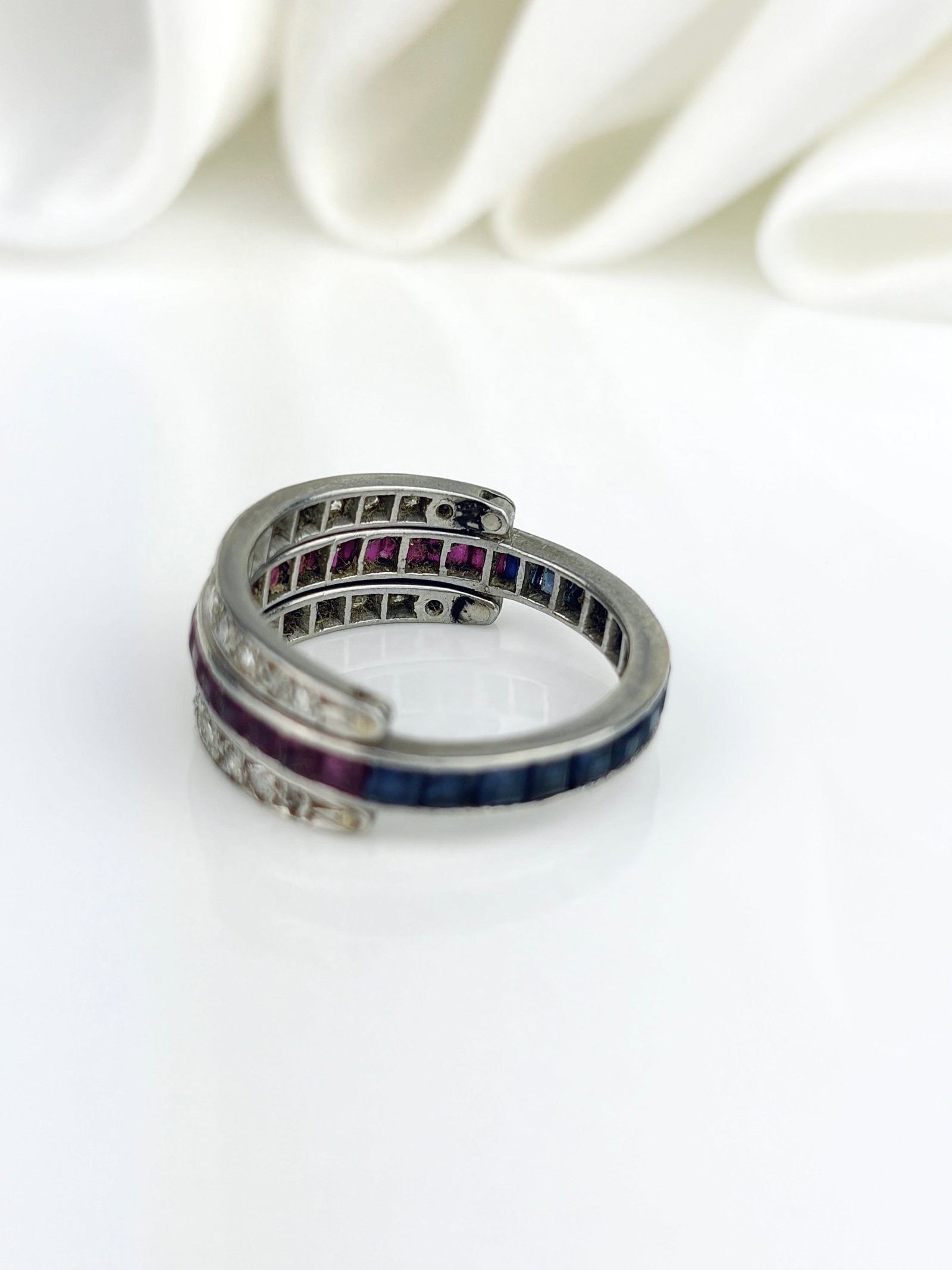 Antique Art Deco Sapphire and Ruby 'Day and Night' Flip Ring in 18ct White Gold - 4