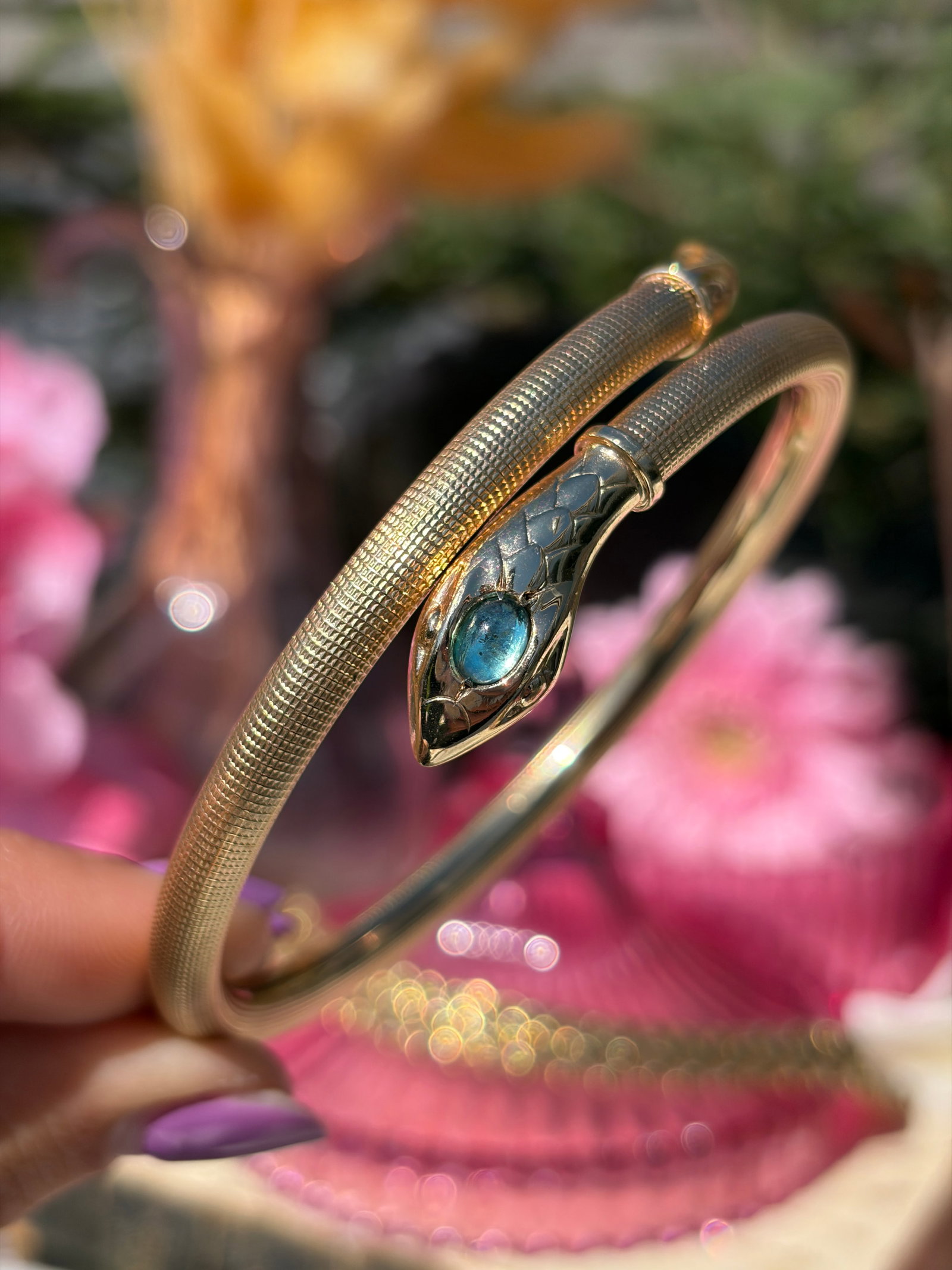 VINTAGE COILED SNAKE BANGLE WITH BLUE FOILED PASTE HEAD IN ROLLED GOLD - 4