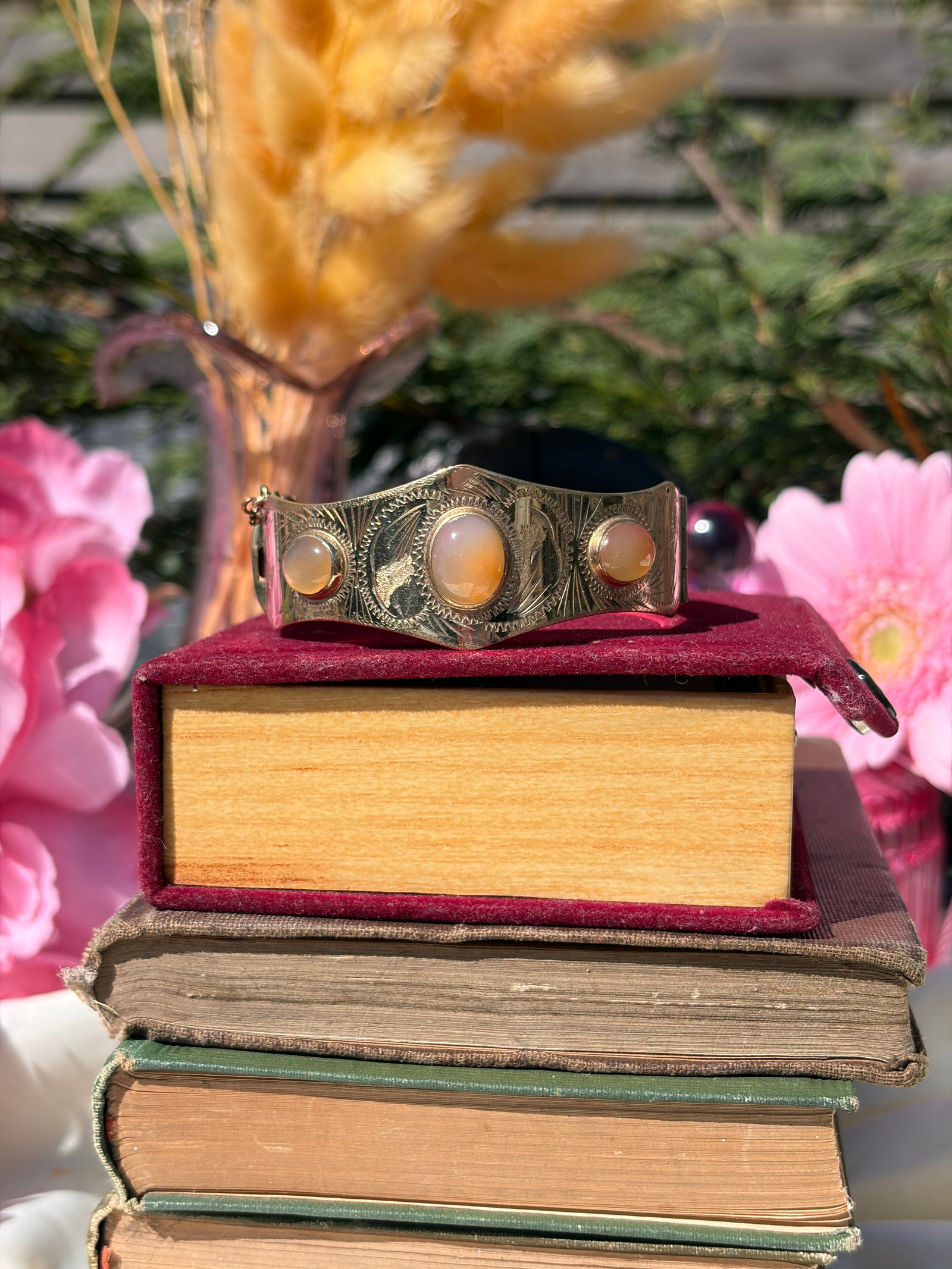 VINTAGE BOXED 1/20TH 12CT ROLLED GOLD CHUNKY AGATE SWIRL DETAIL BANGLE BRACELET - 3