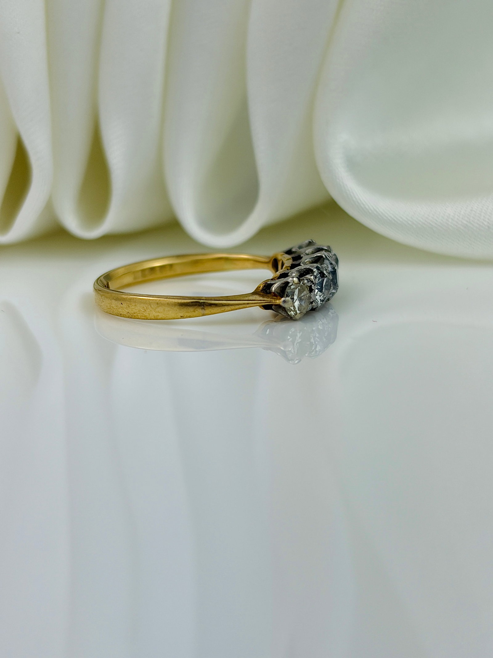 ANTIQUE 9CT YELLOW GOLD DIAMOND 5 STONE RING - 2