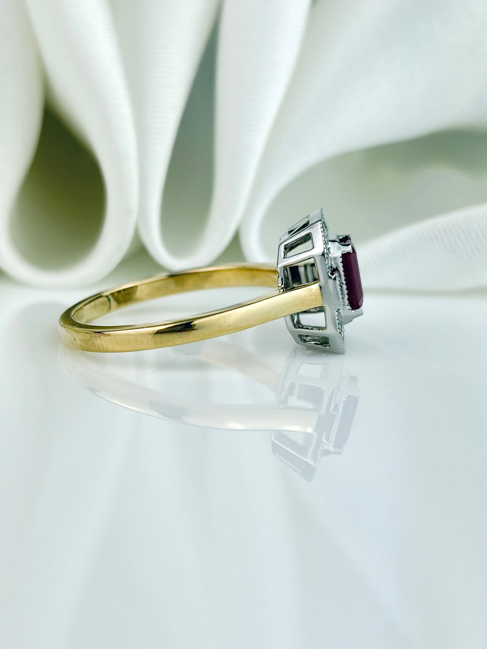 Stunning 18ct Gold Ruby and Diamond Art Deco Style Ring - 2
