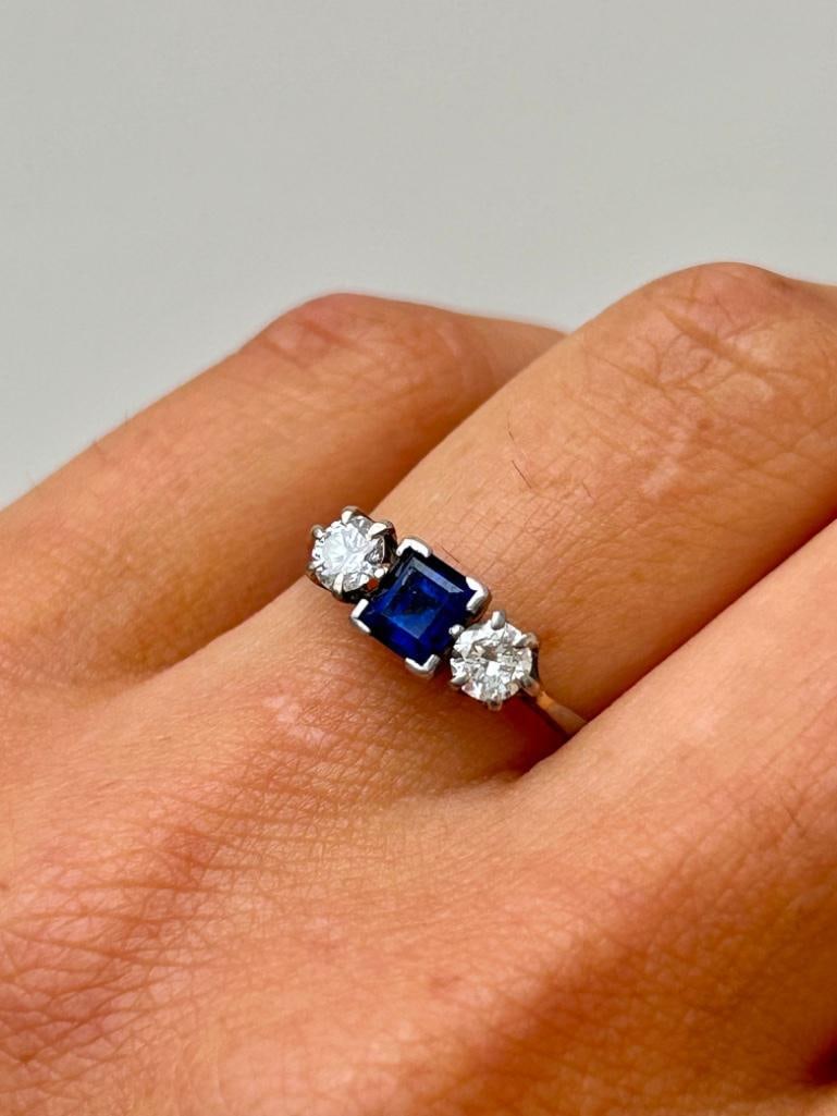 Antique 18ct Yellow Gold Sapphire and Diamond 3 Stone Ring - 2
