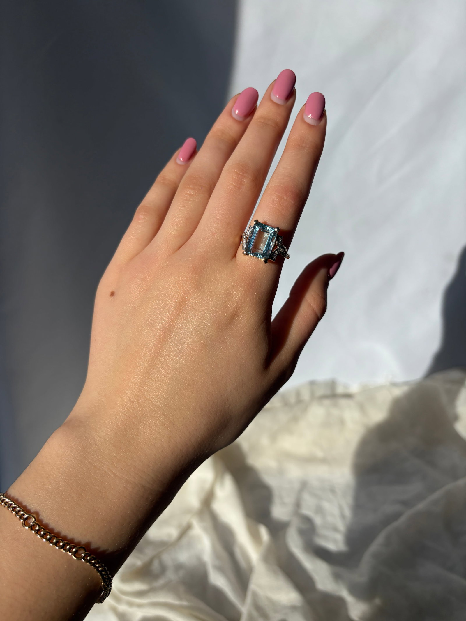 WONDERFUL 5.14CT AQUAMARINE AND DIAMOND COCKTAIL RING IN 9CT GOLD - 3
