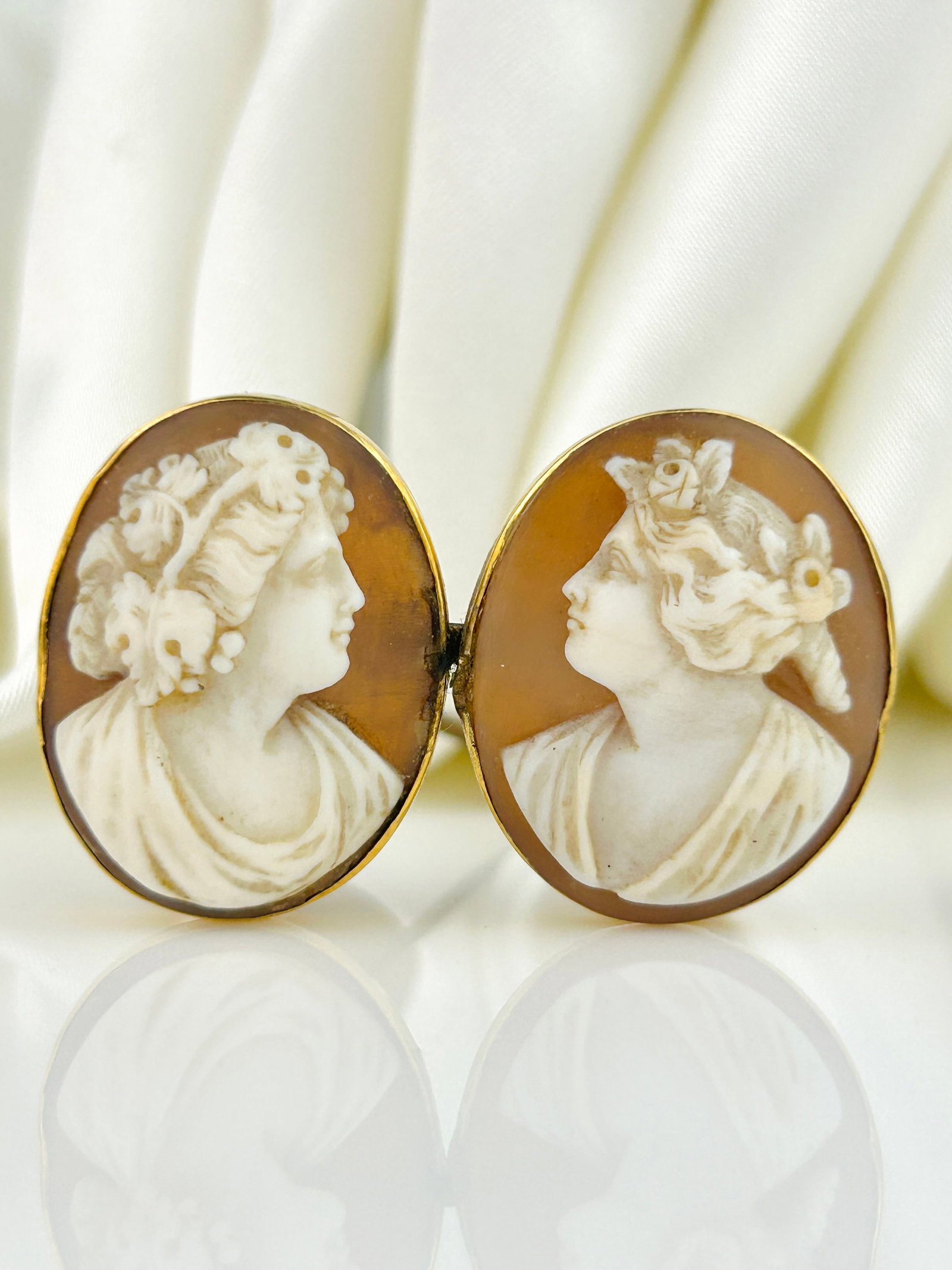 Antique Gold Double Cameo Brooch - 2