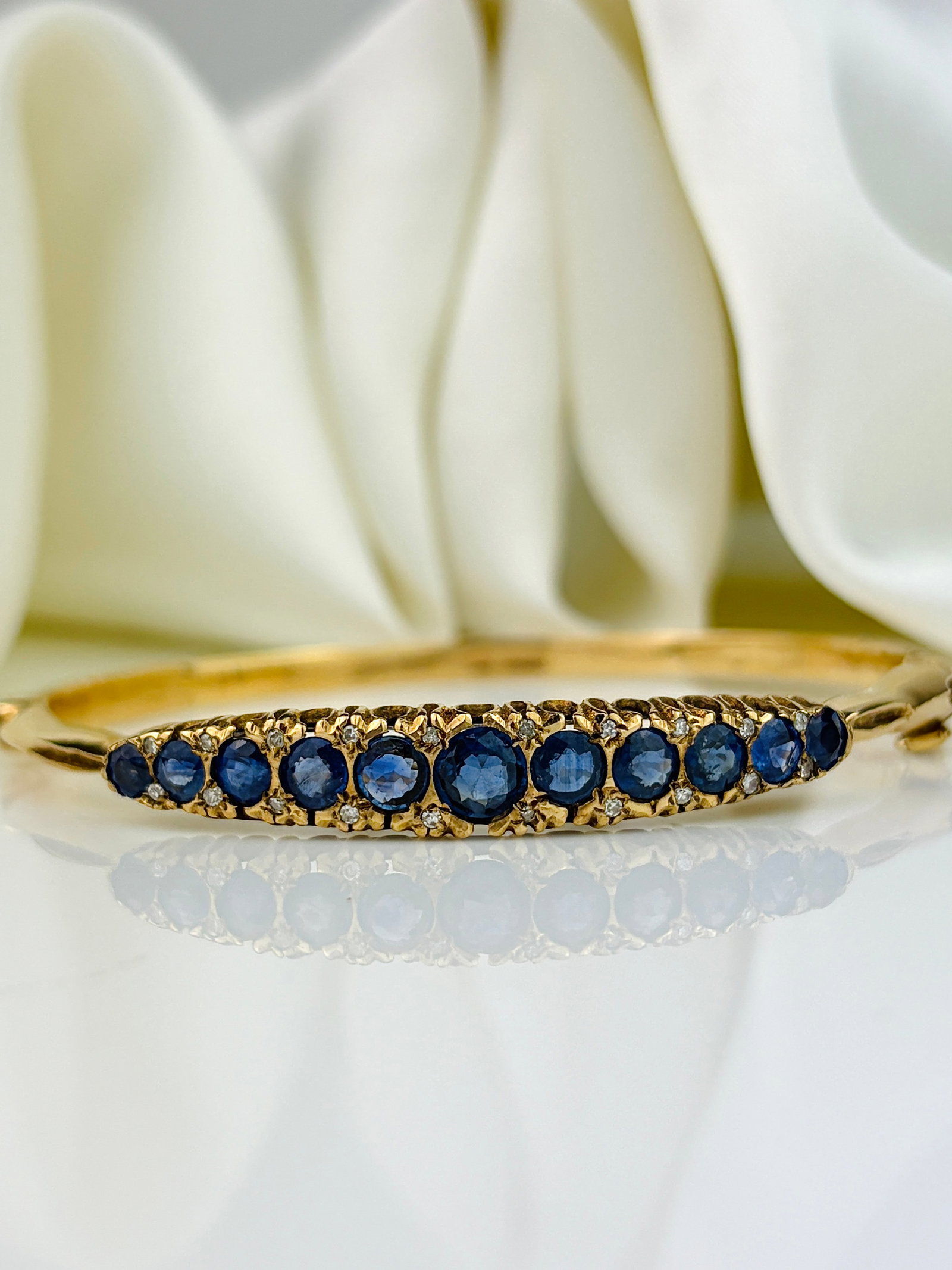Outstanding Vintage 9ct Gold Sapphire and Diamond Bangle/Bracelet - 4