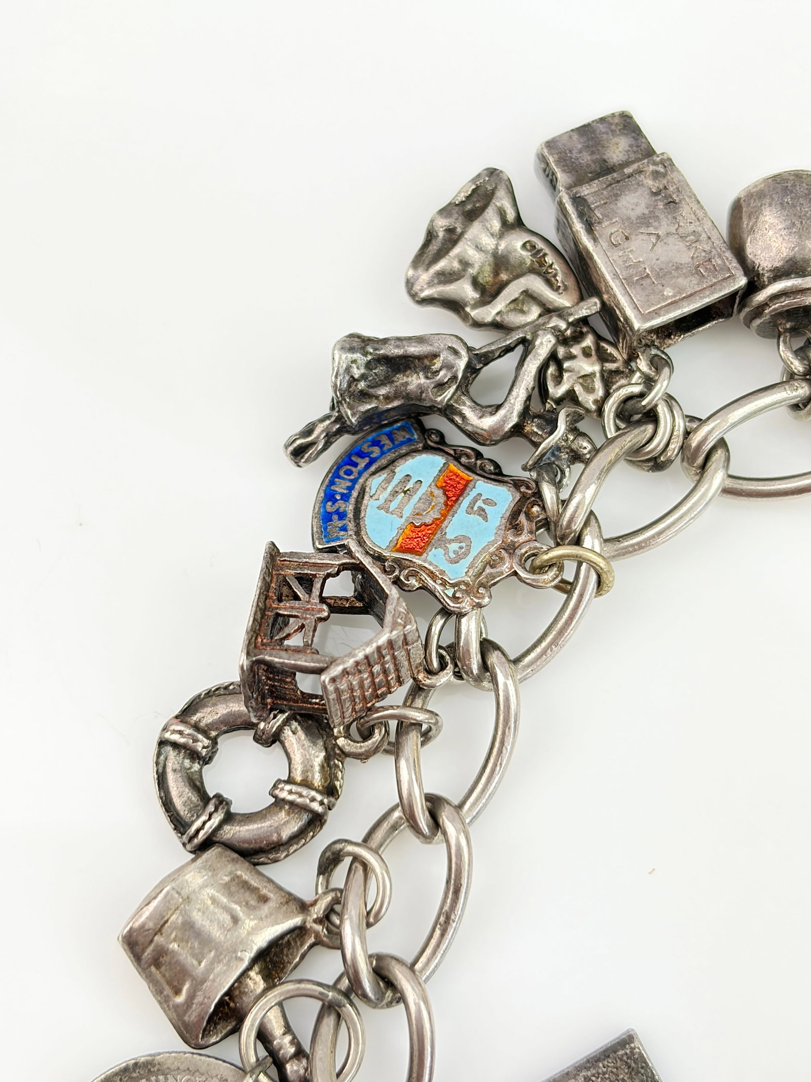 VINTAGE CHUNKY STERLING SILVER CHARM BRACELET WITH OPENING AND ENAMEL CHARMS - 5