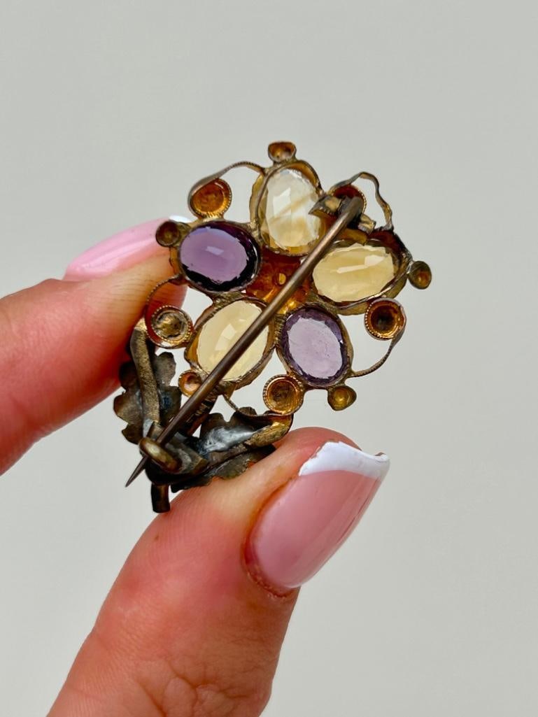 Georgian Era Large Citrine and Amethyst Flower Brooch in Gold - 4