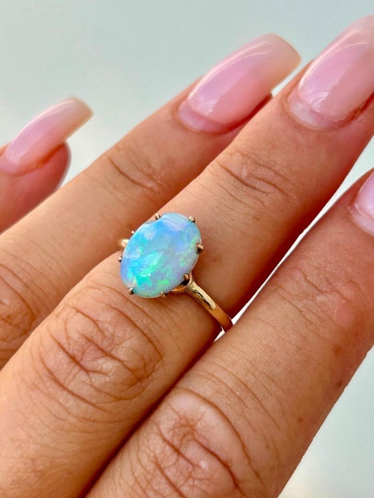 Wonderful Opal Ring in 14ct Yellow Gold - 6