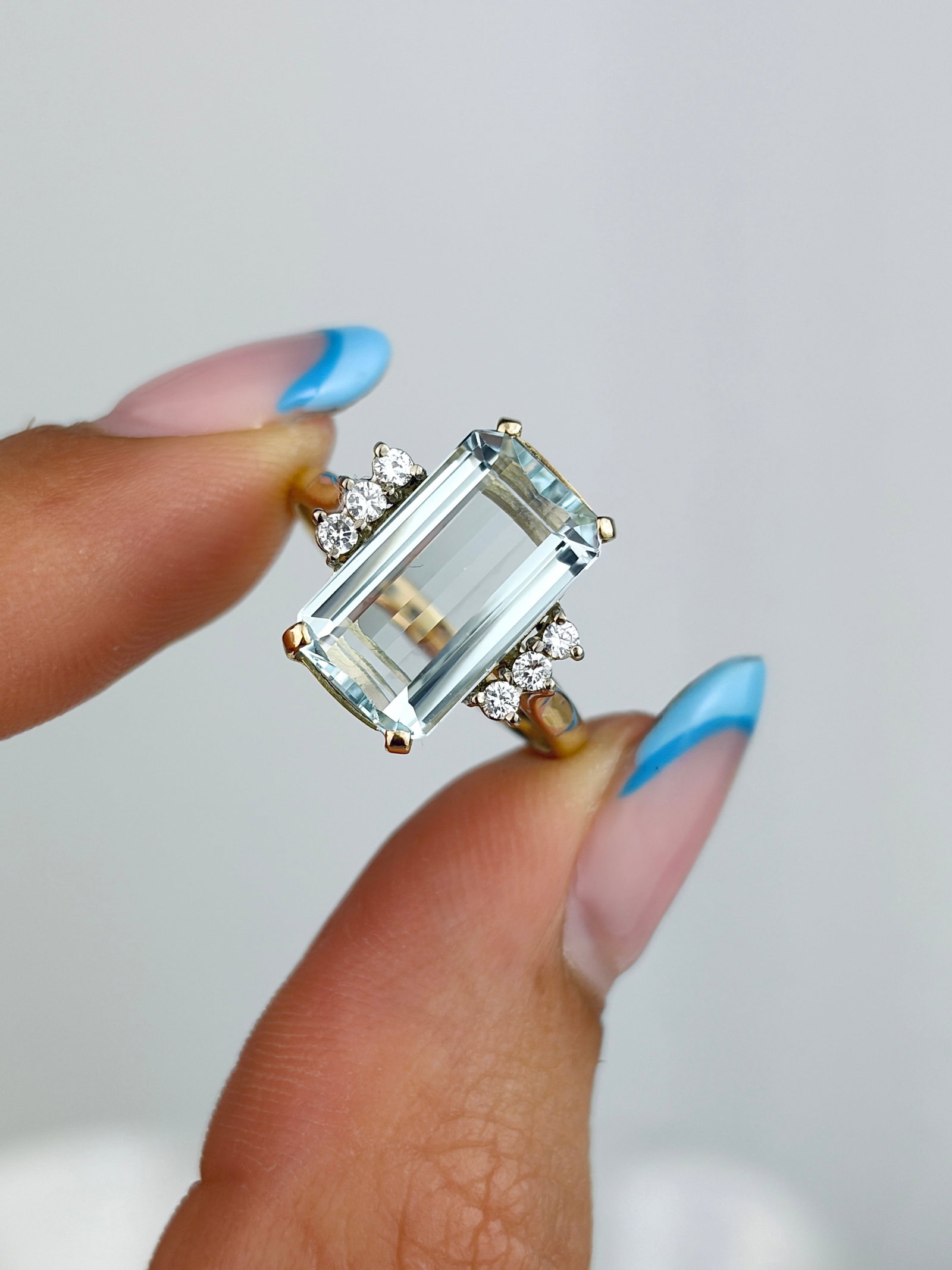 Sweet 9ct Yellow Gold Emerald Cut Aquamarine And Diamond Shoulders Ring - 7