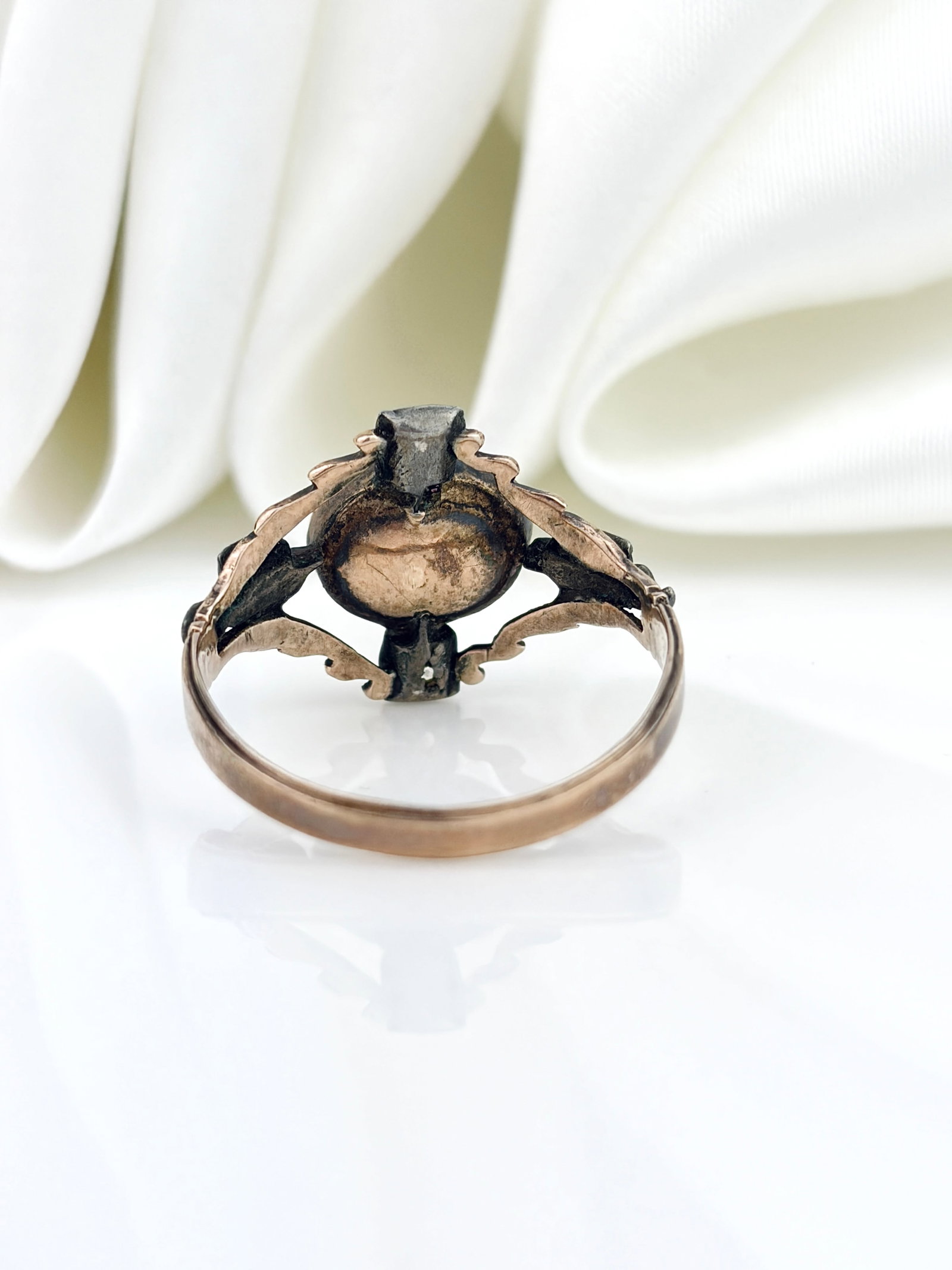 ANTIQUE GEORGIAN FLAT CUT GARNET AND PASTE RING IN GOLD - 4