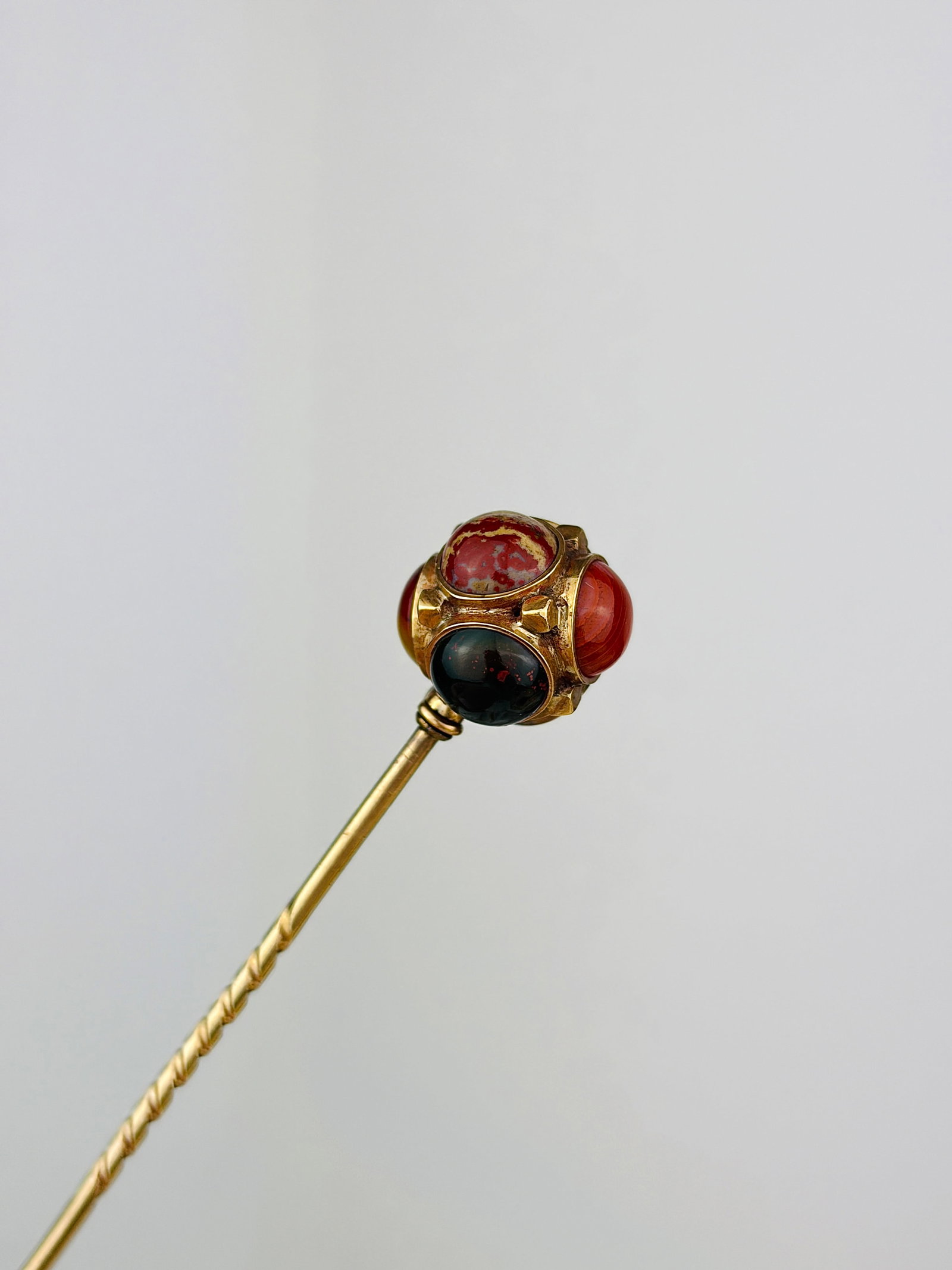Vintage 9 Carat Yellow Gold Agate Multi Stone Pin - 2